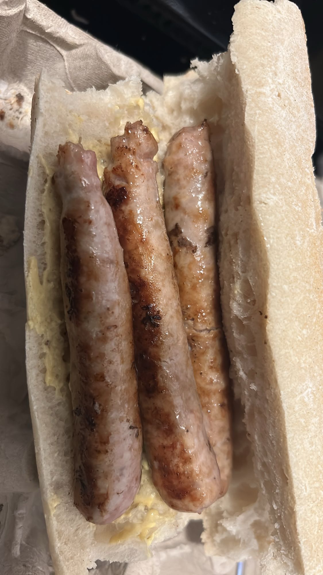 Sandwich chipolatas et moutarde