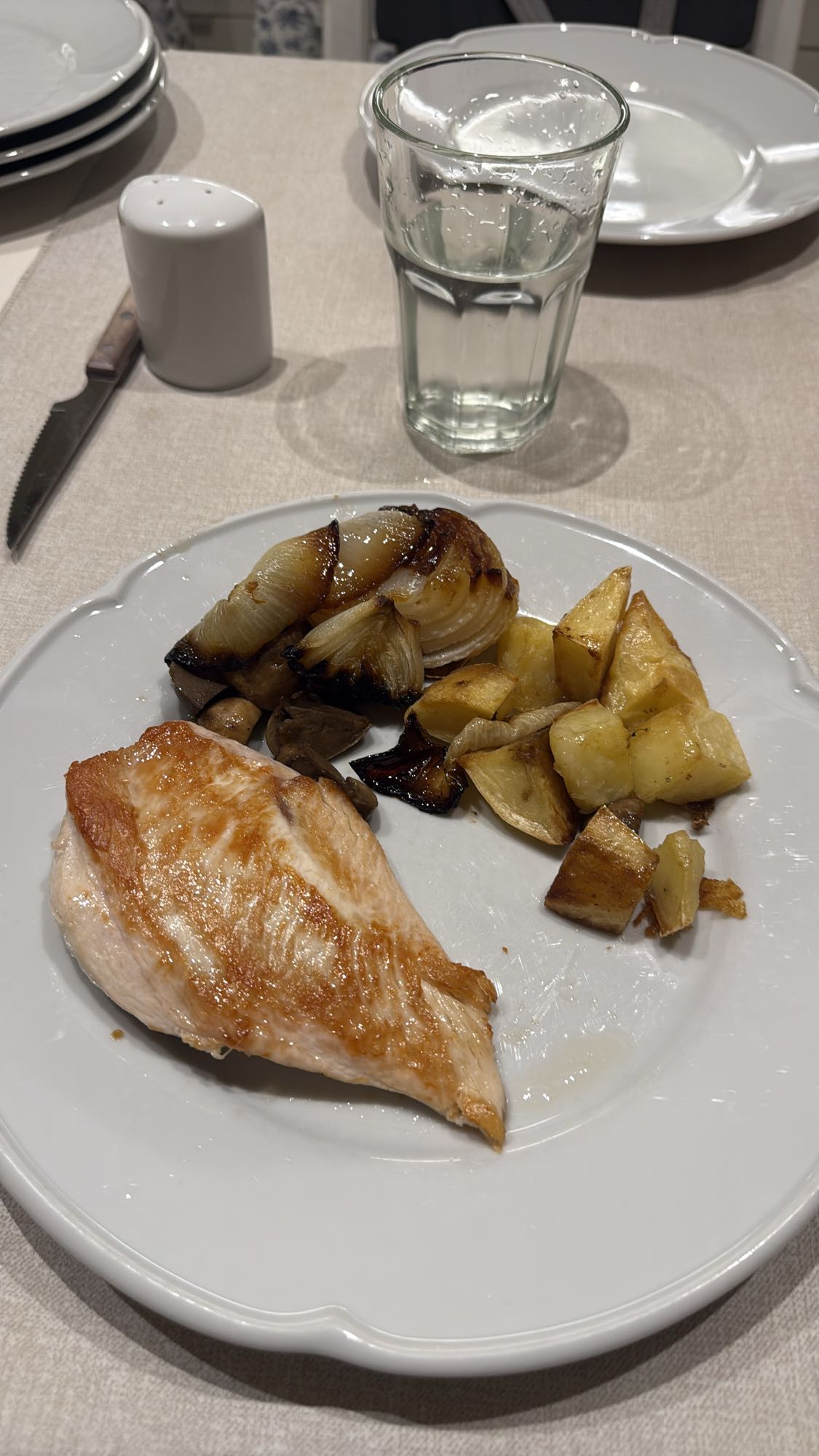 Pollo con patatas y verduras