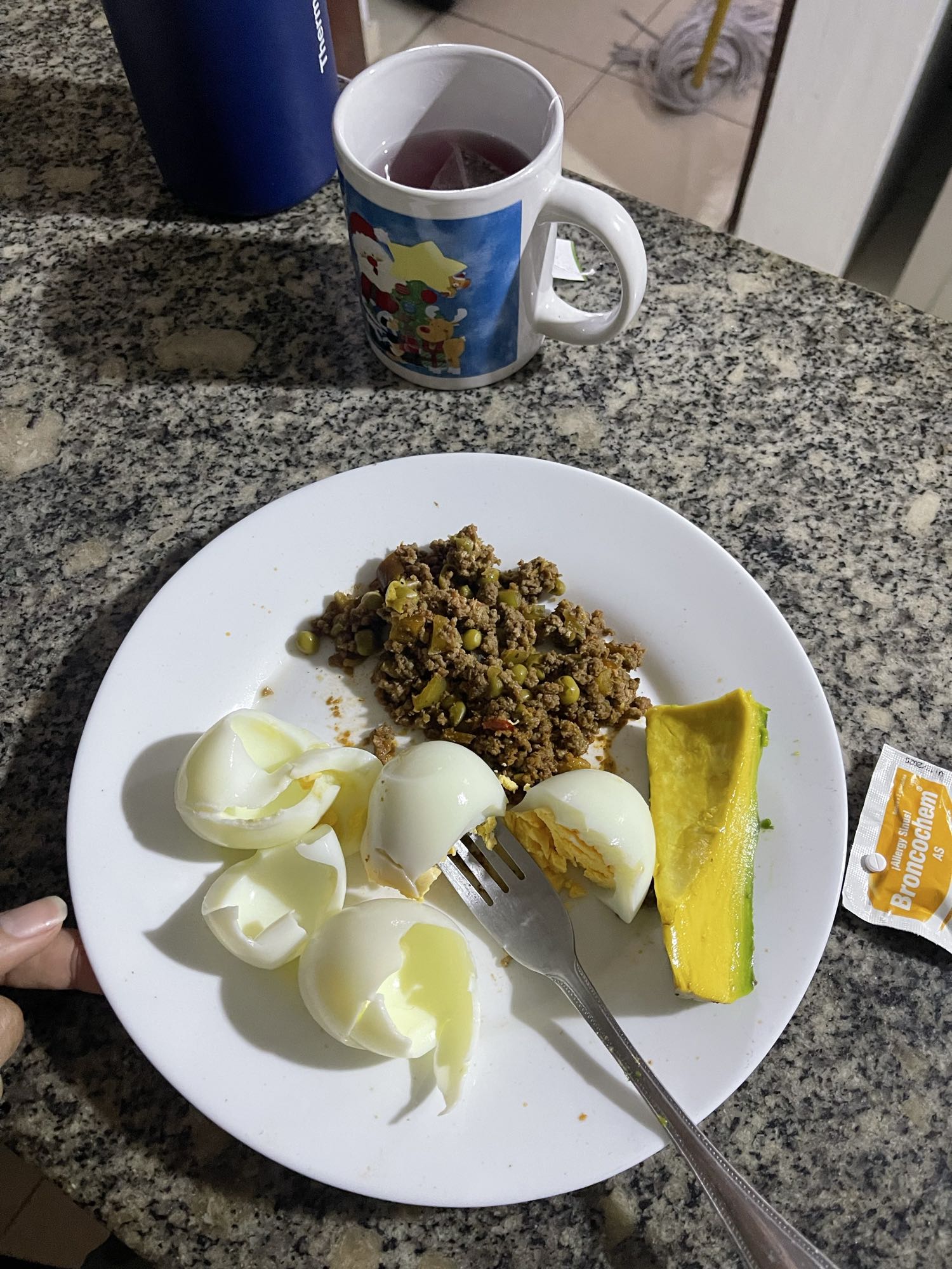 Desayuno con huevo y carne