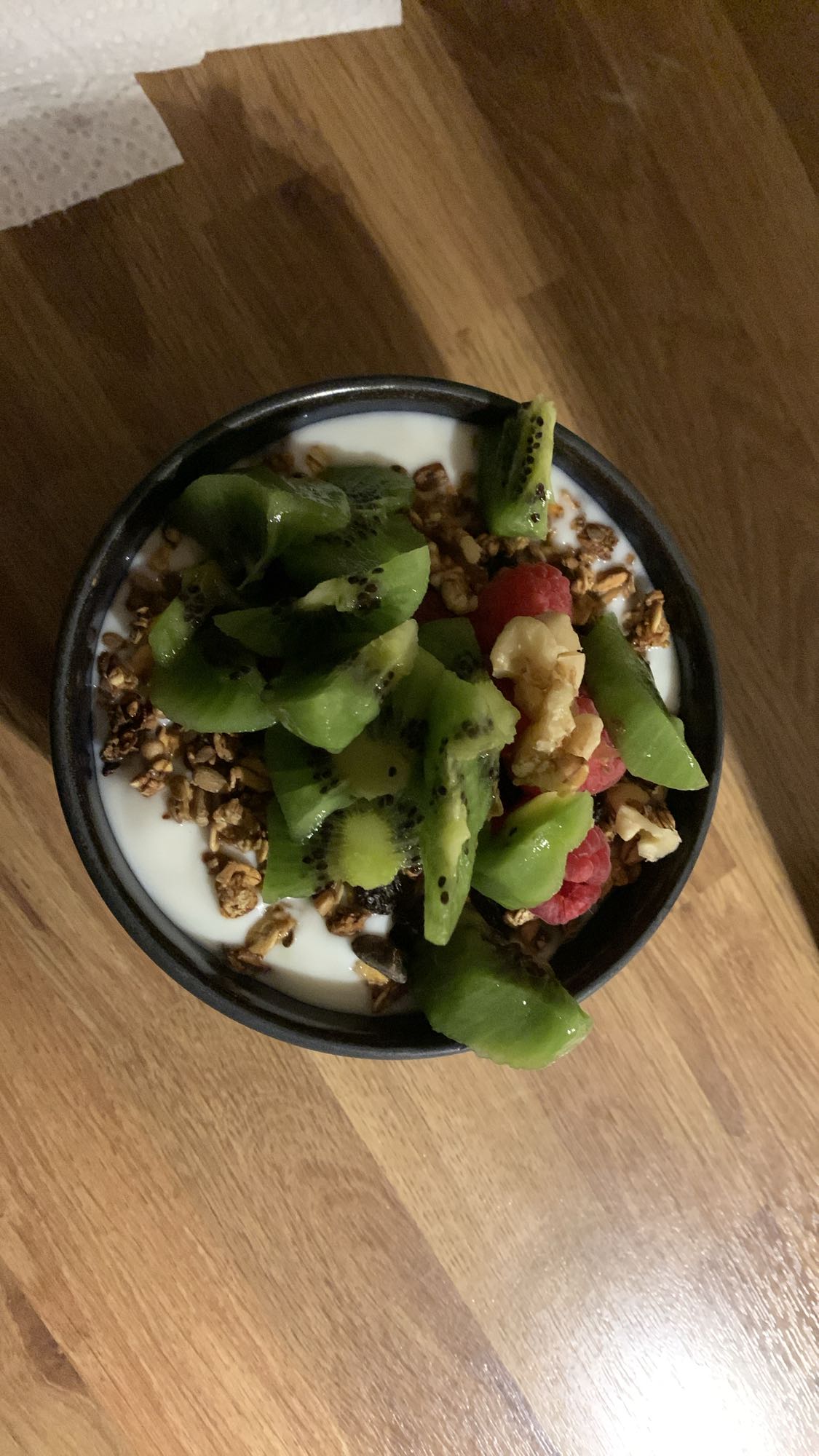 Yoghurt med frukt och nötter