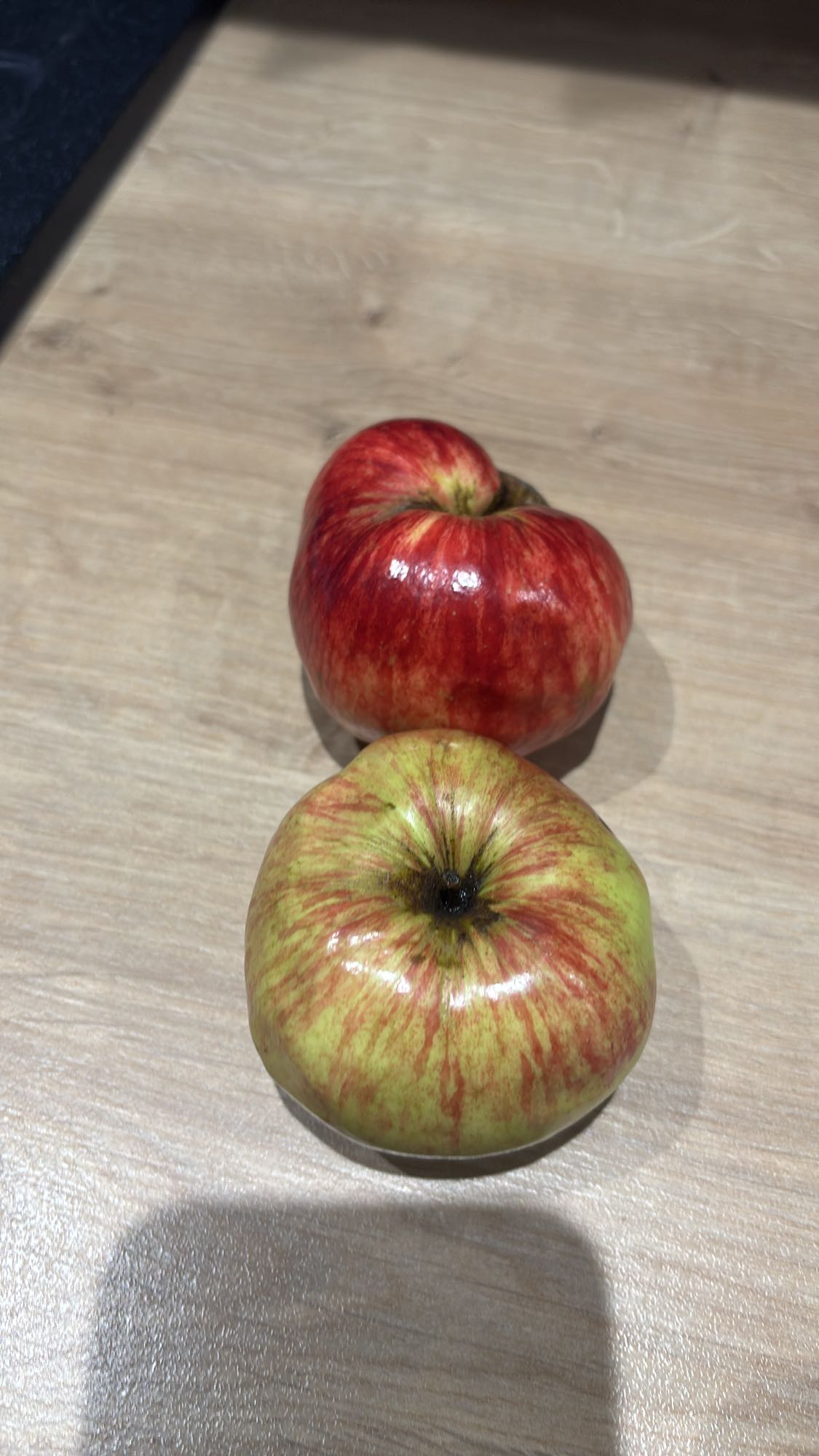 Dwa jabłka