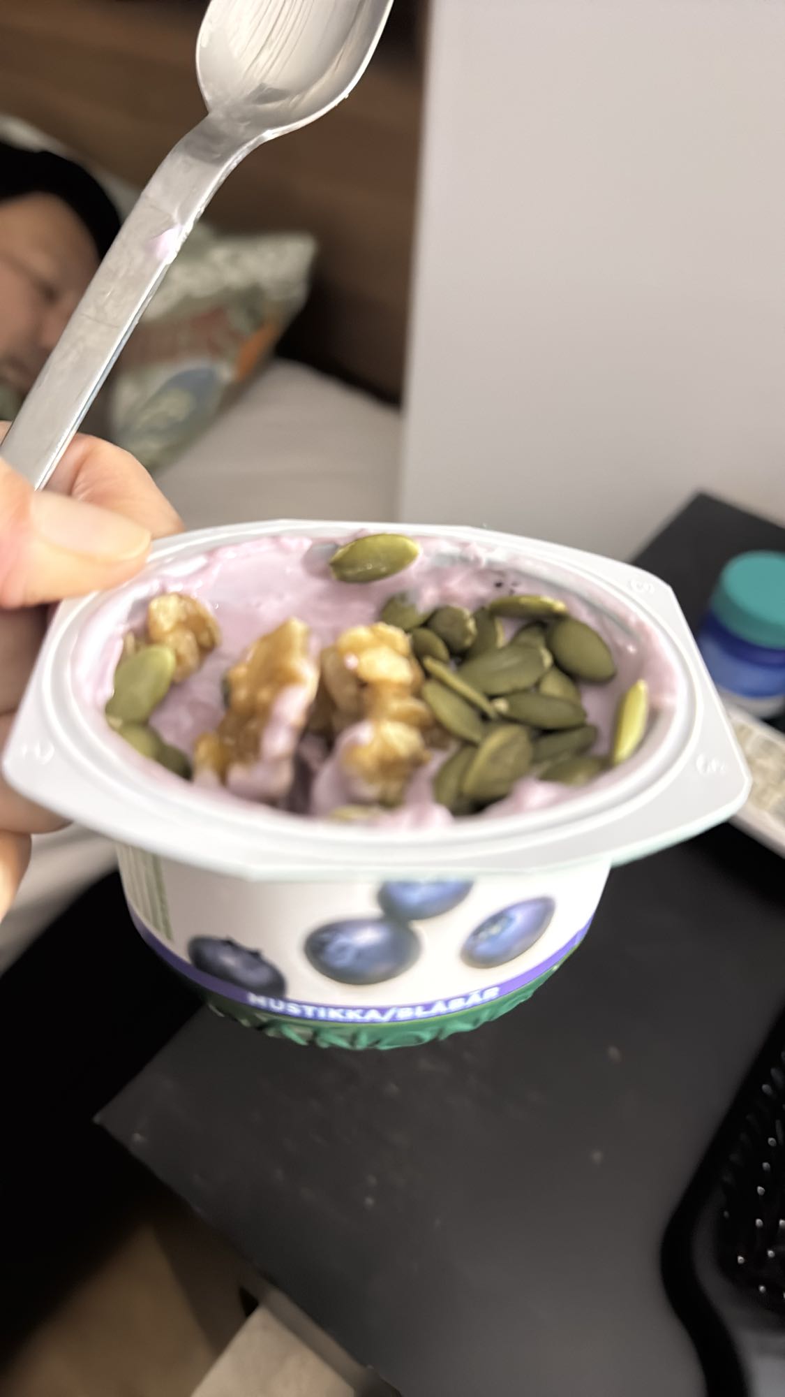 Blåbärsyoghurt med nötter