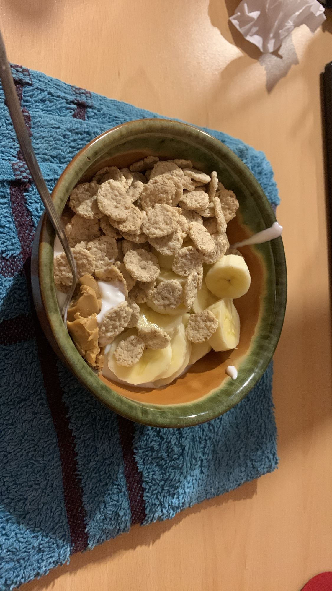 Iogurt amb plàtan i cereals