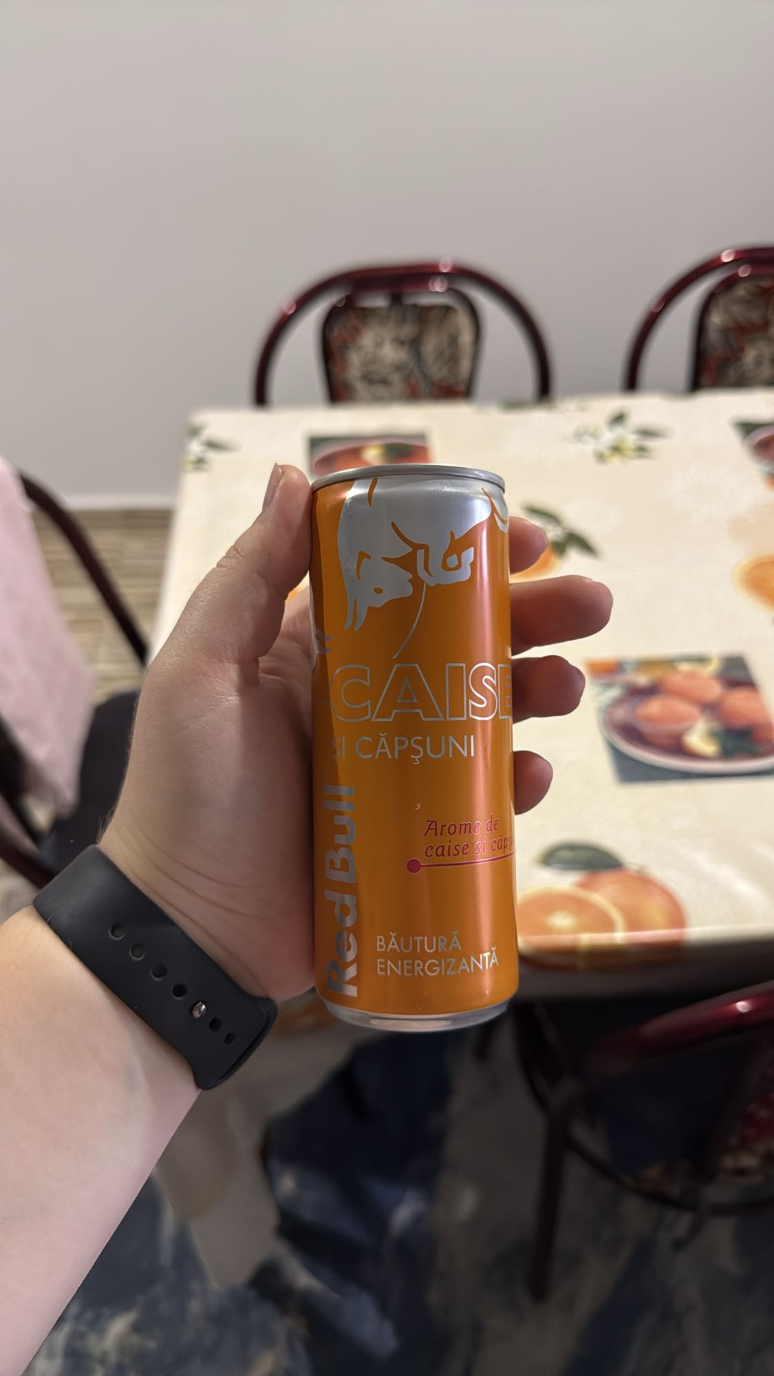 Red Bull caise și căpșuni