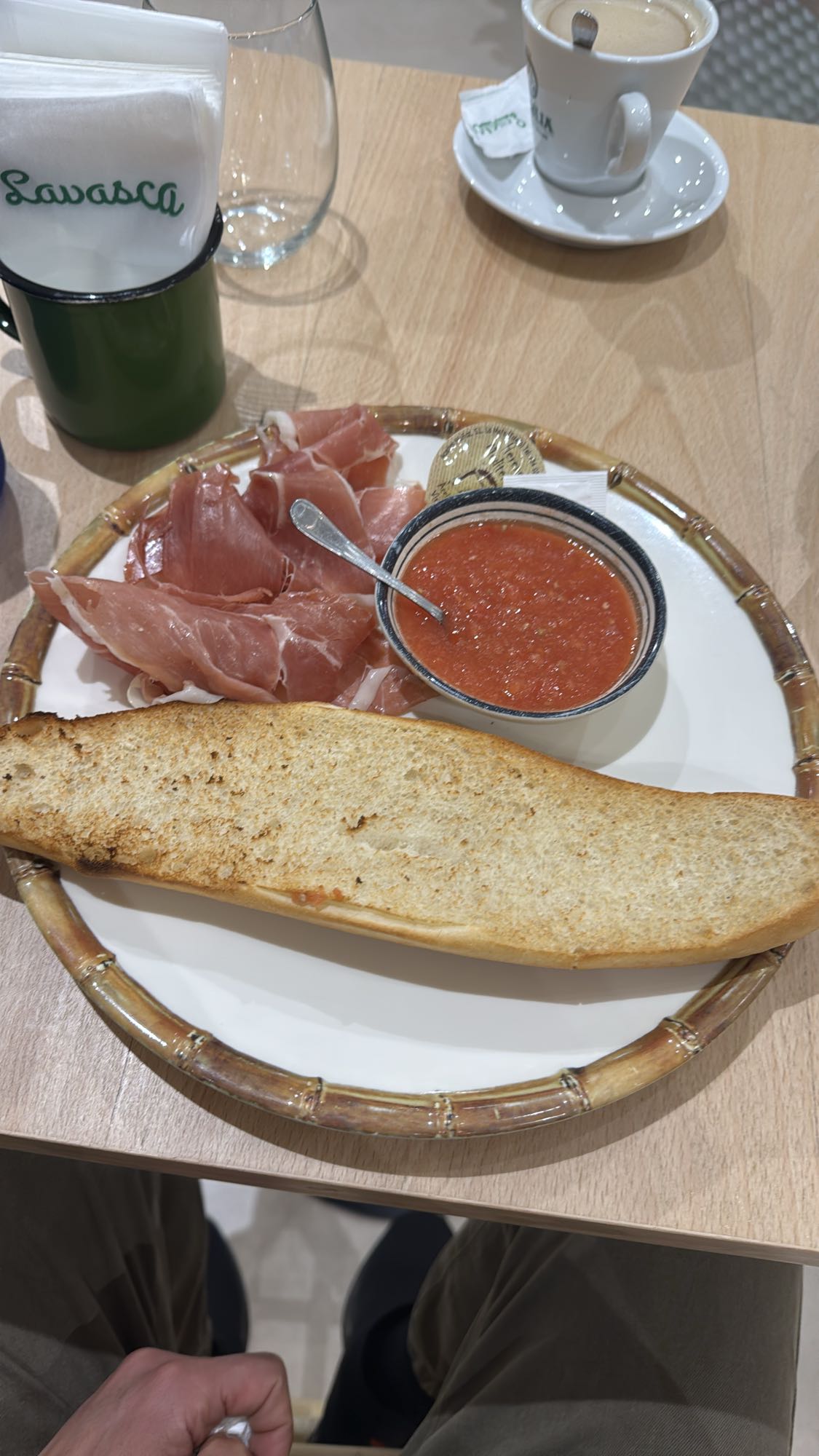 Pan con tomate y jamón