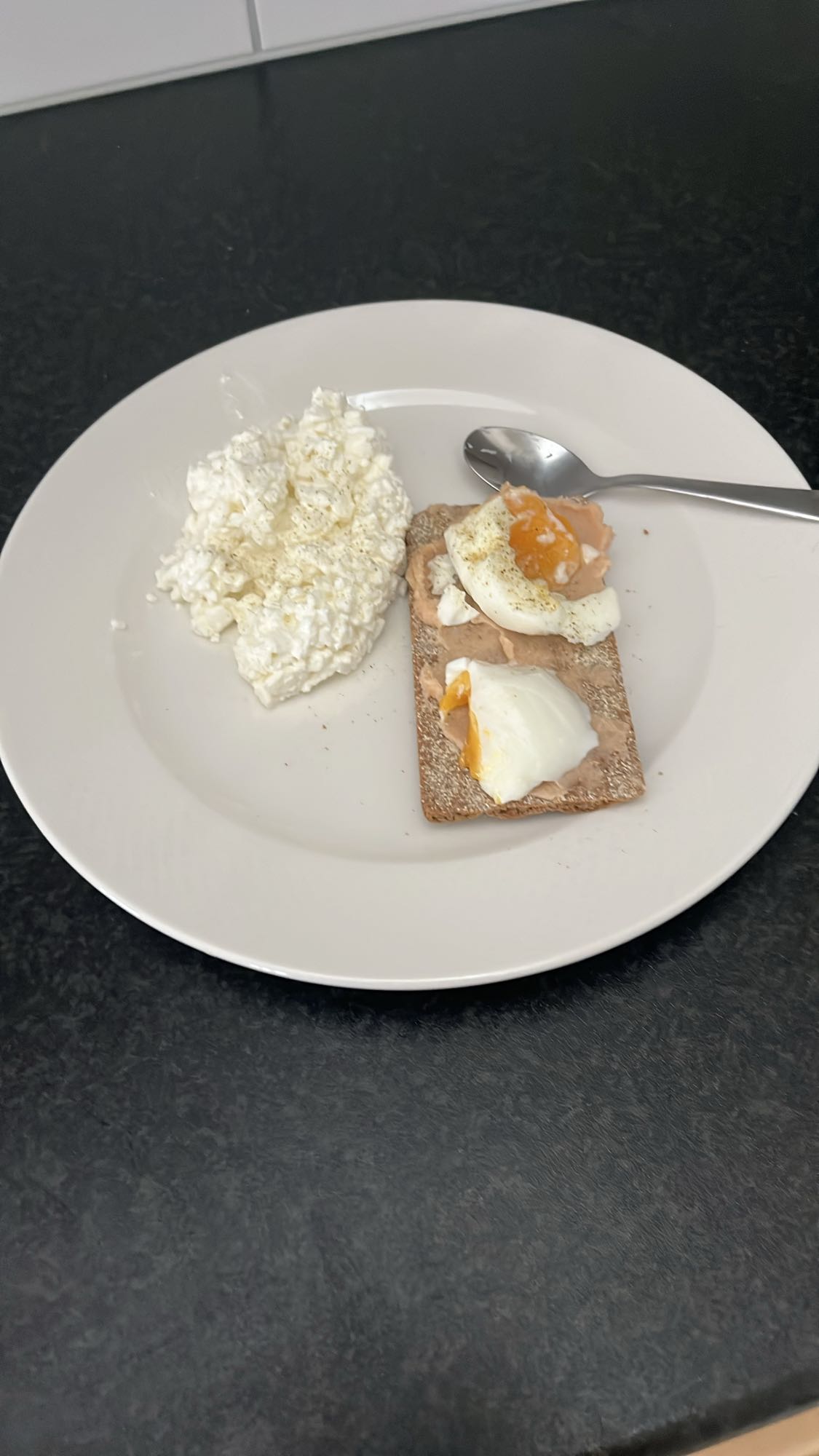 Knäckebröd med ägg & keso