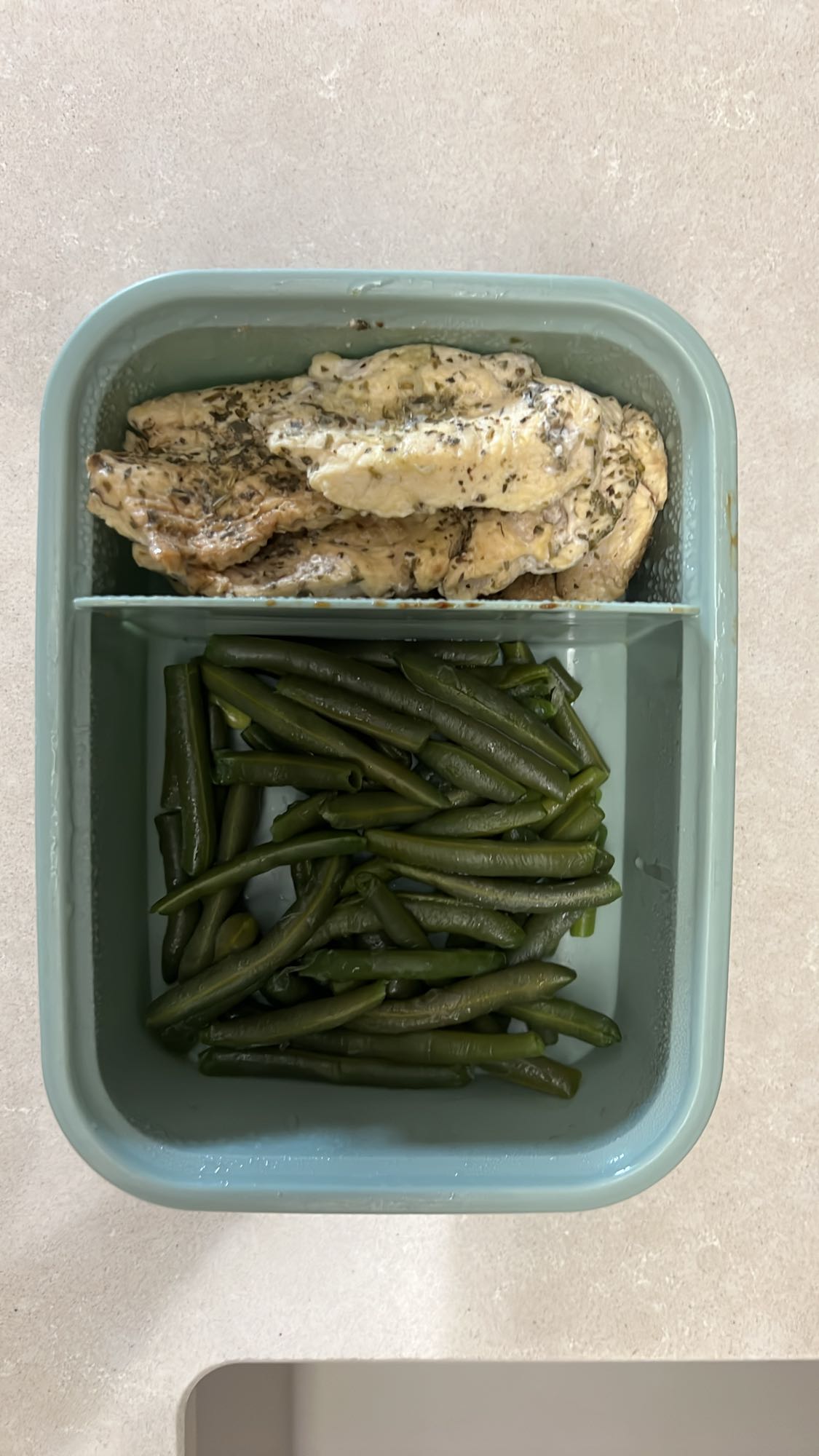Tavuk ve yeşil fasulye