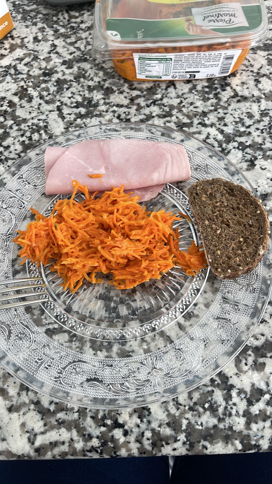 Carottes, jambon, pain