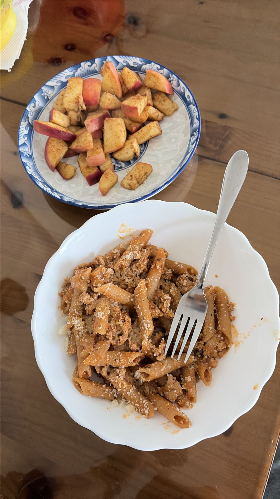 Paste integrale cu carne de curcan și măr cu scorțișoară