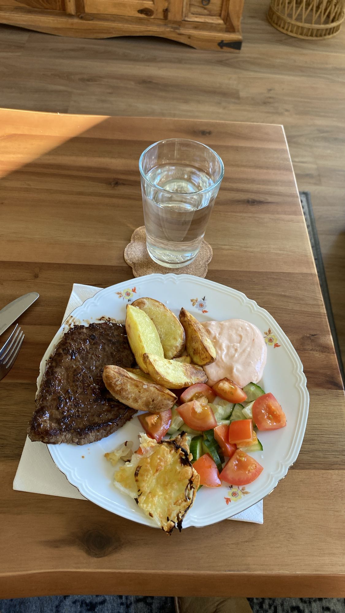 Biff med potatis och sallad