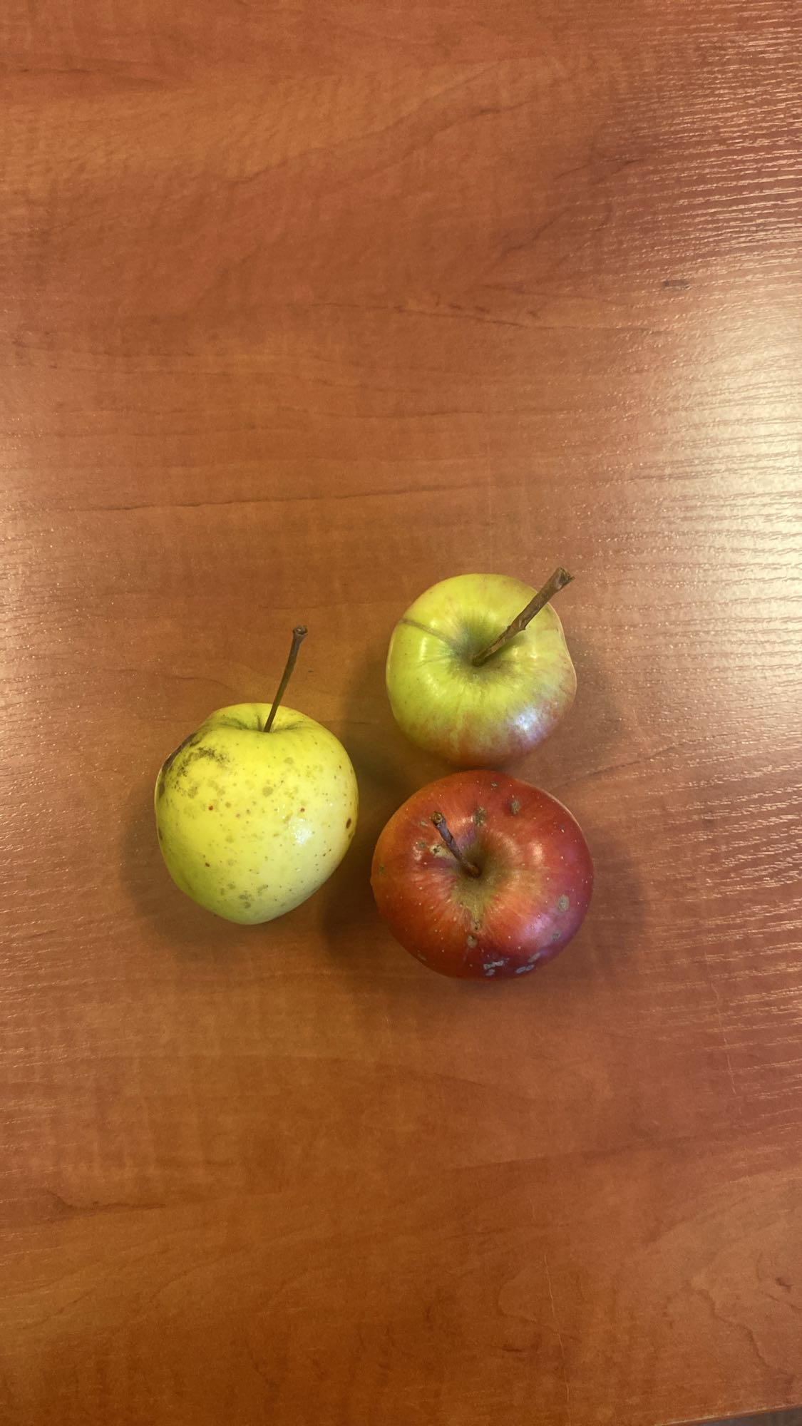 Trzy jabłka