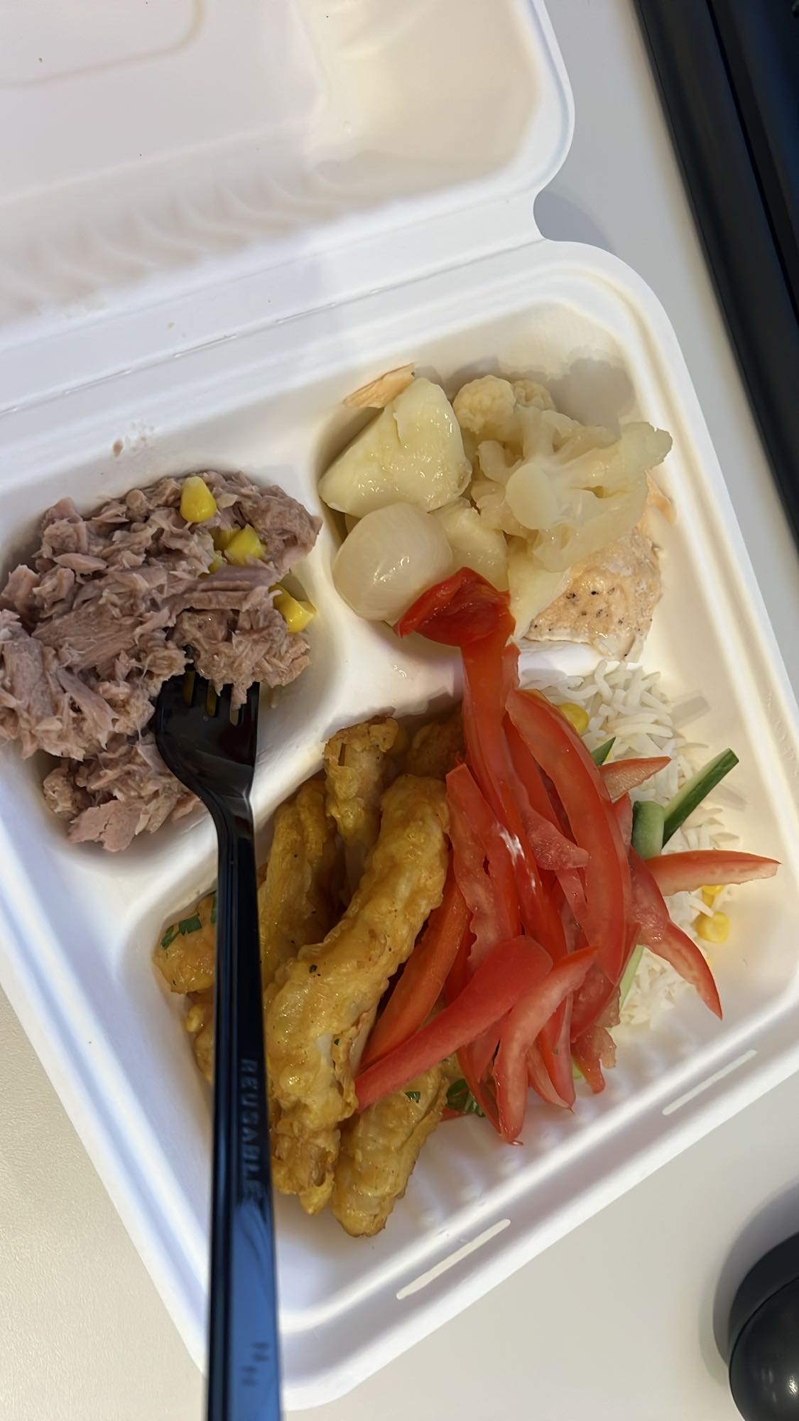 обед с тунцом и овощами