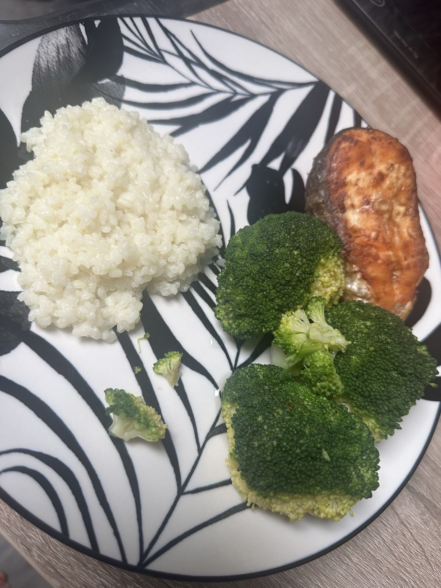 Somon cu orez și broccoli