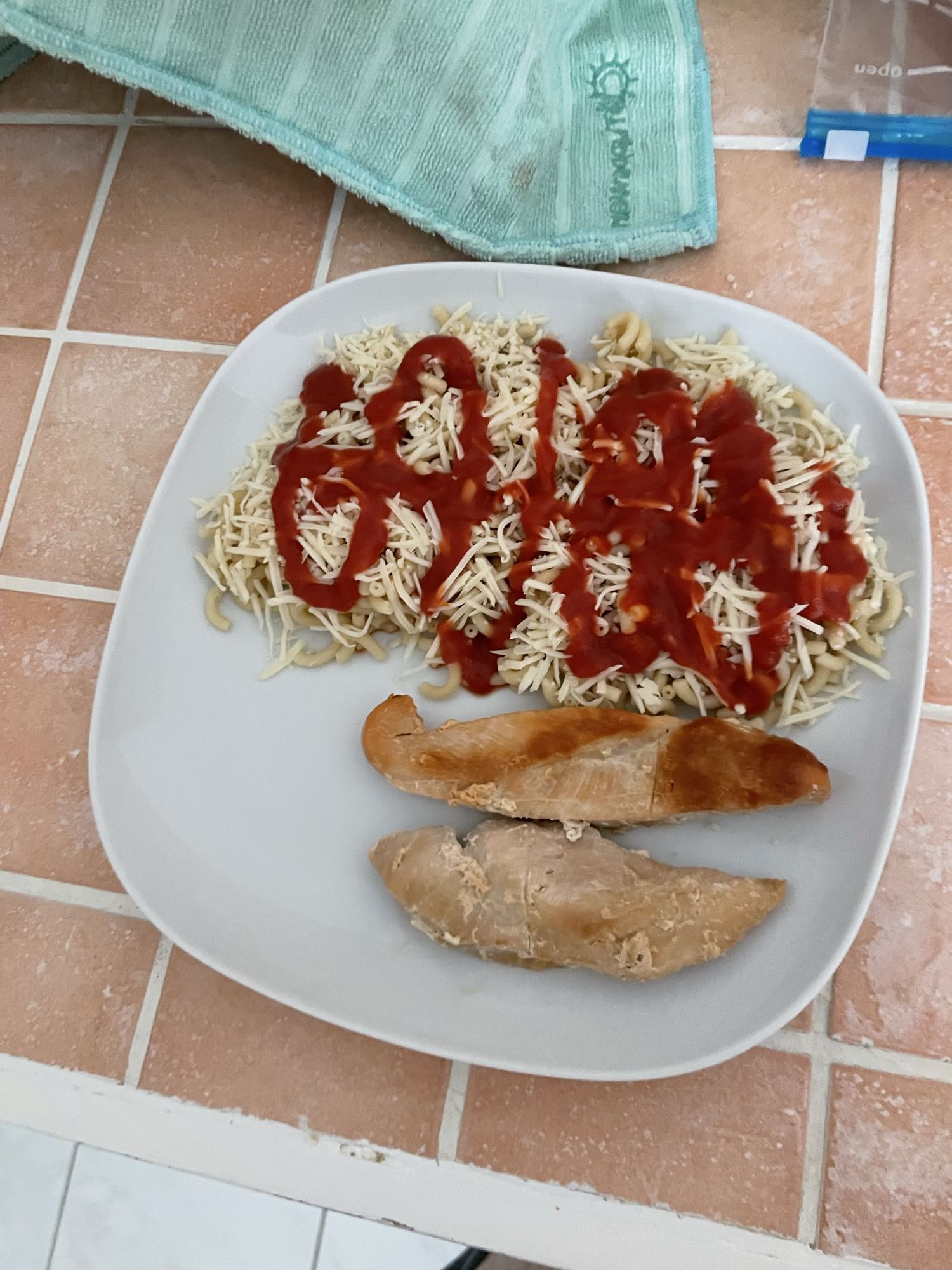 Poulet pâtes fromage ketchup