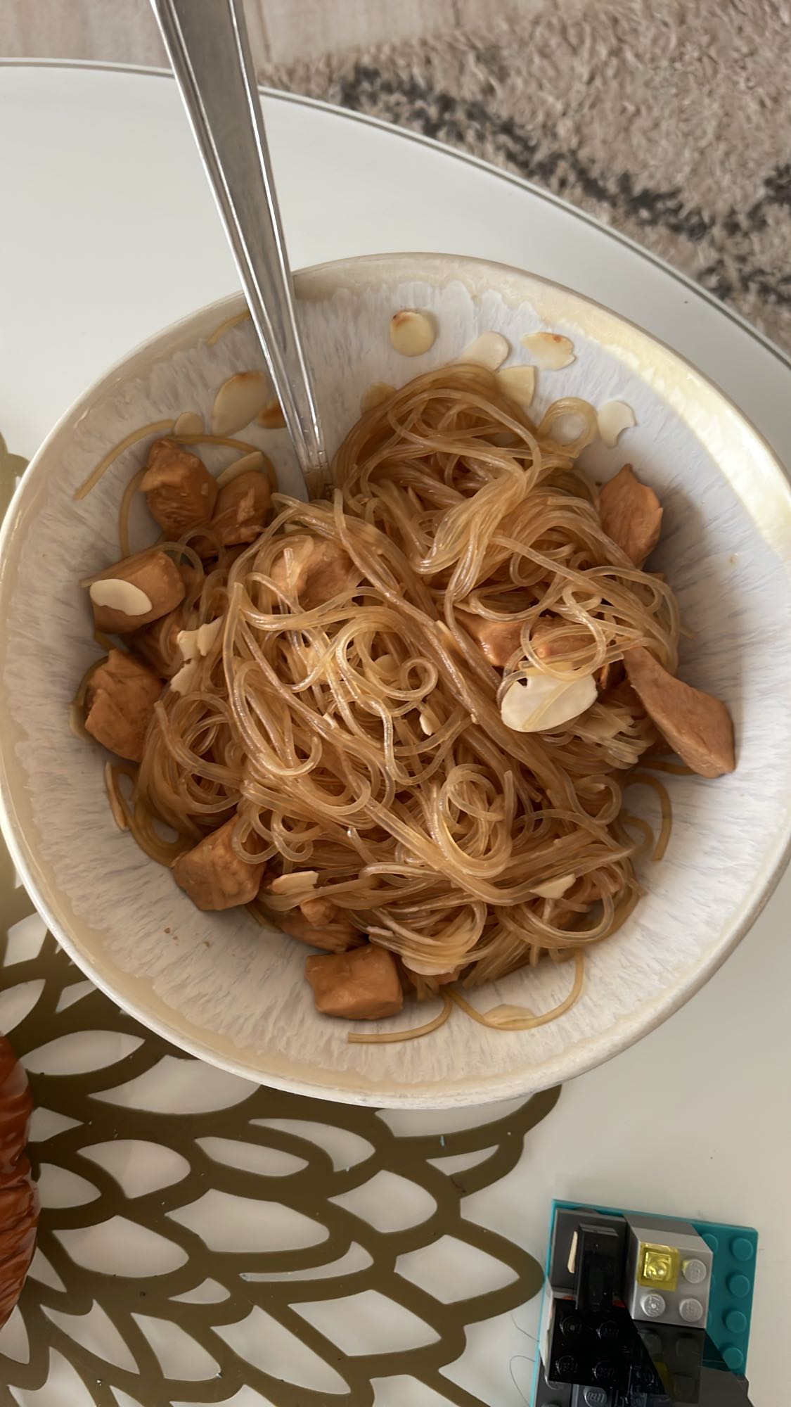 Tăiței de orez cu pui