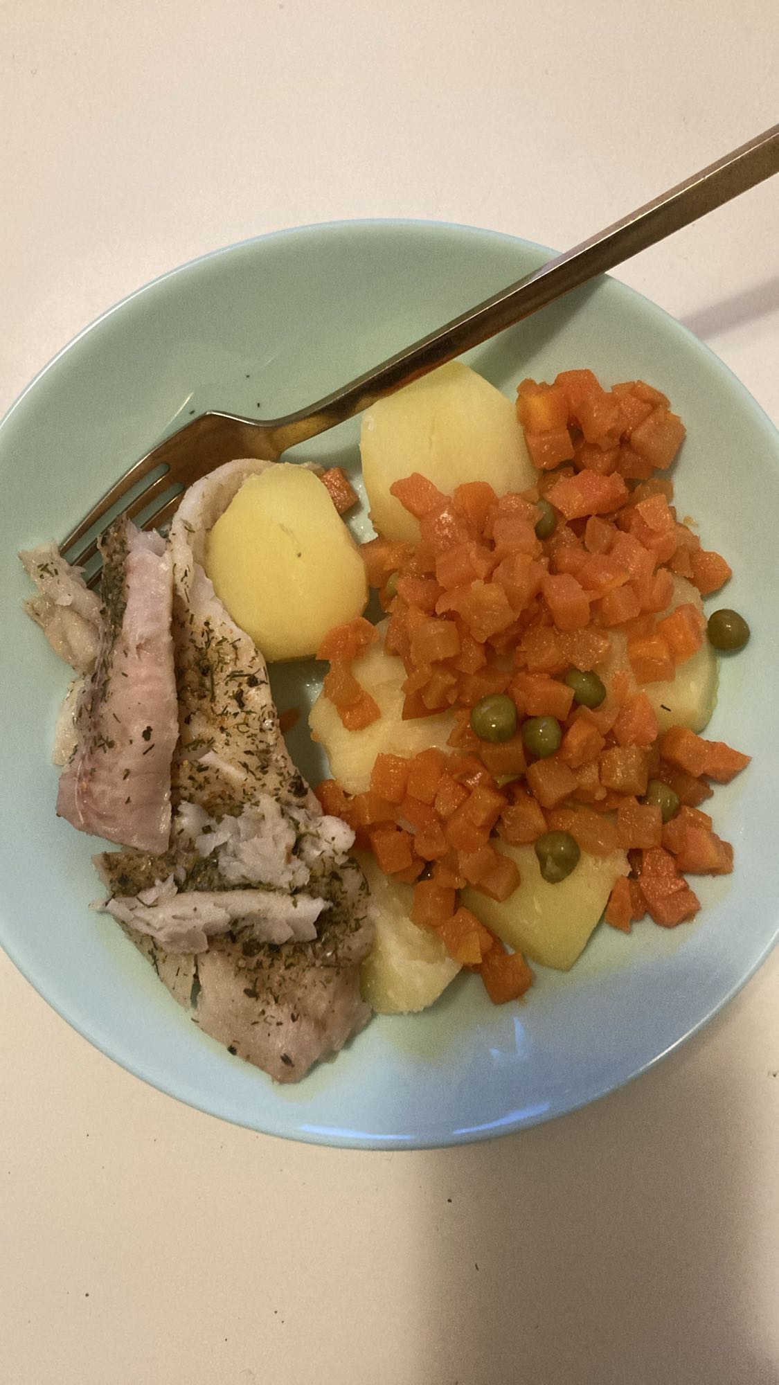 рыба с картофелем и овощами