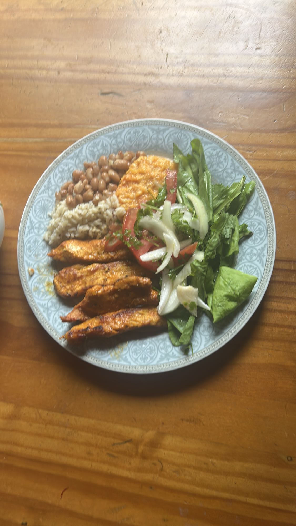 Frango com arroz e salada