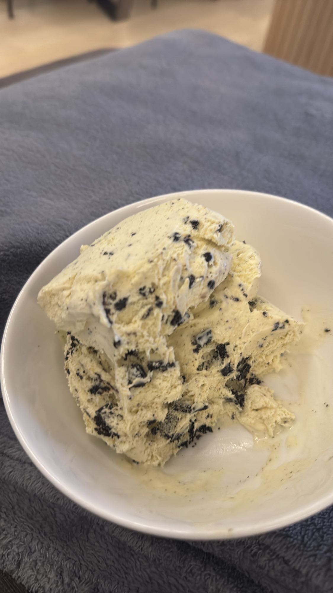 Lody z kawałkami ciastek