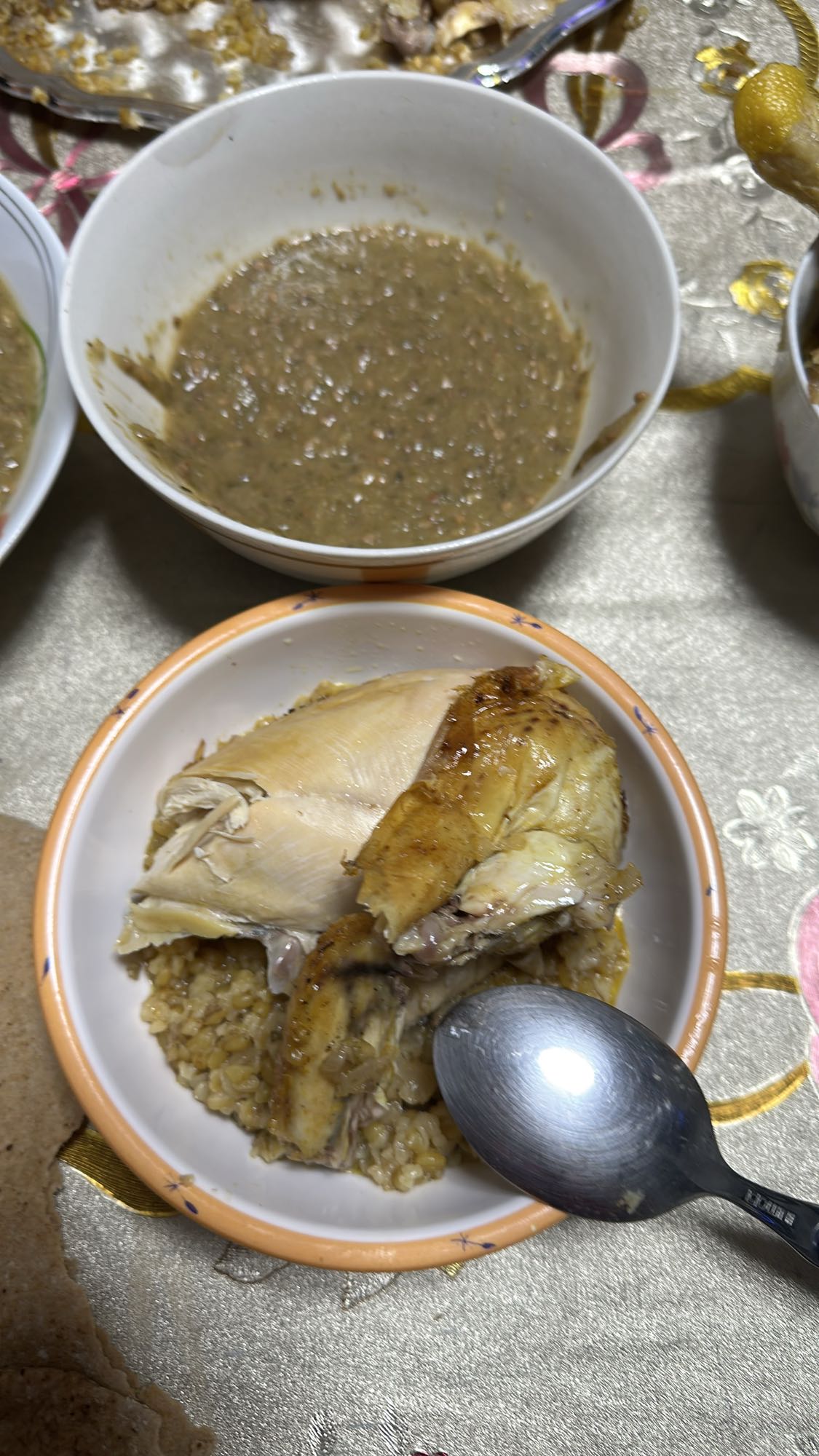 Kip met bulgur en saus