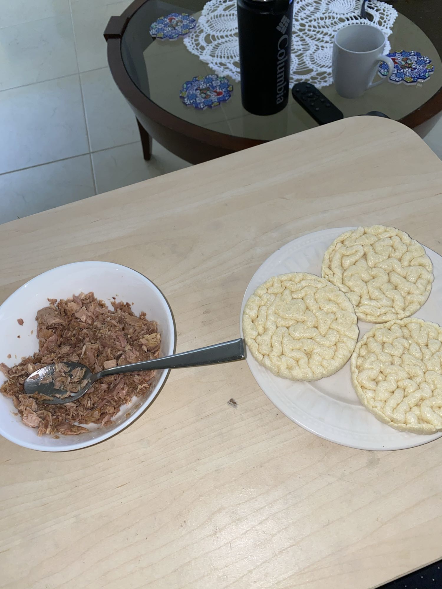 Atún con tortitas de arroz