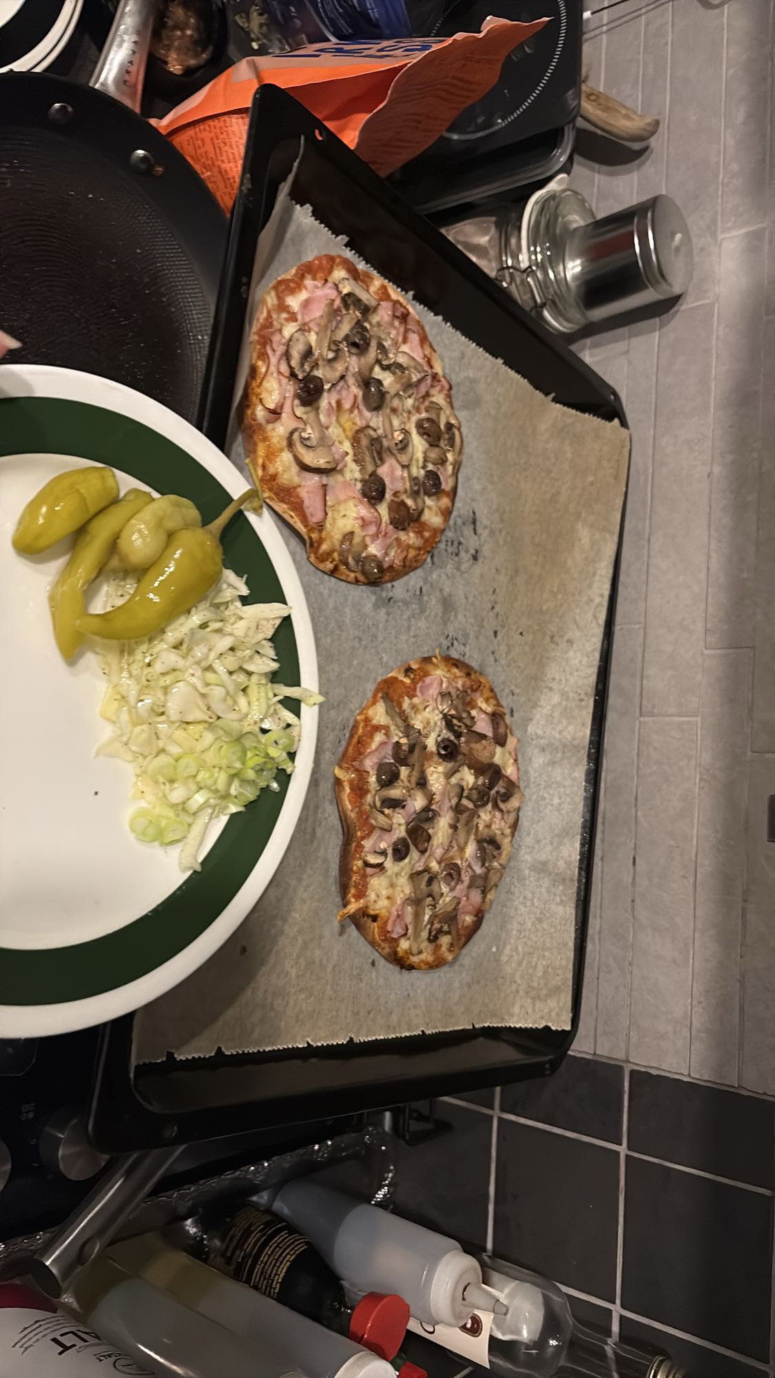 Mini pizzor med sallad