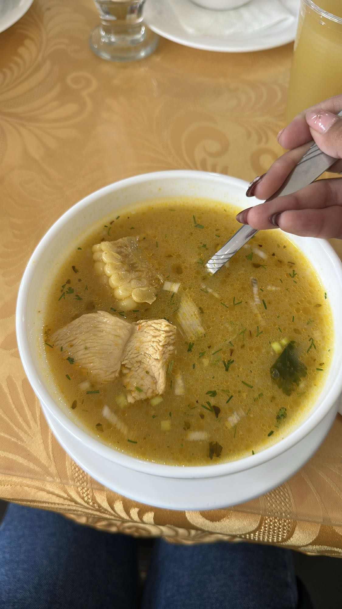 sopa de pollo con maíz