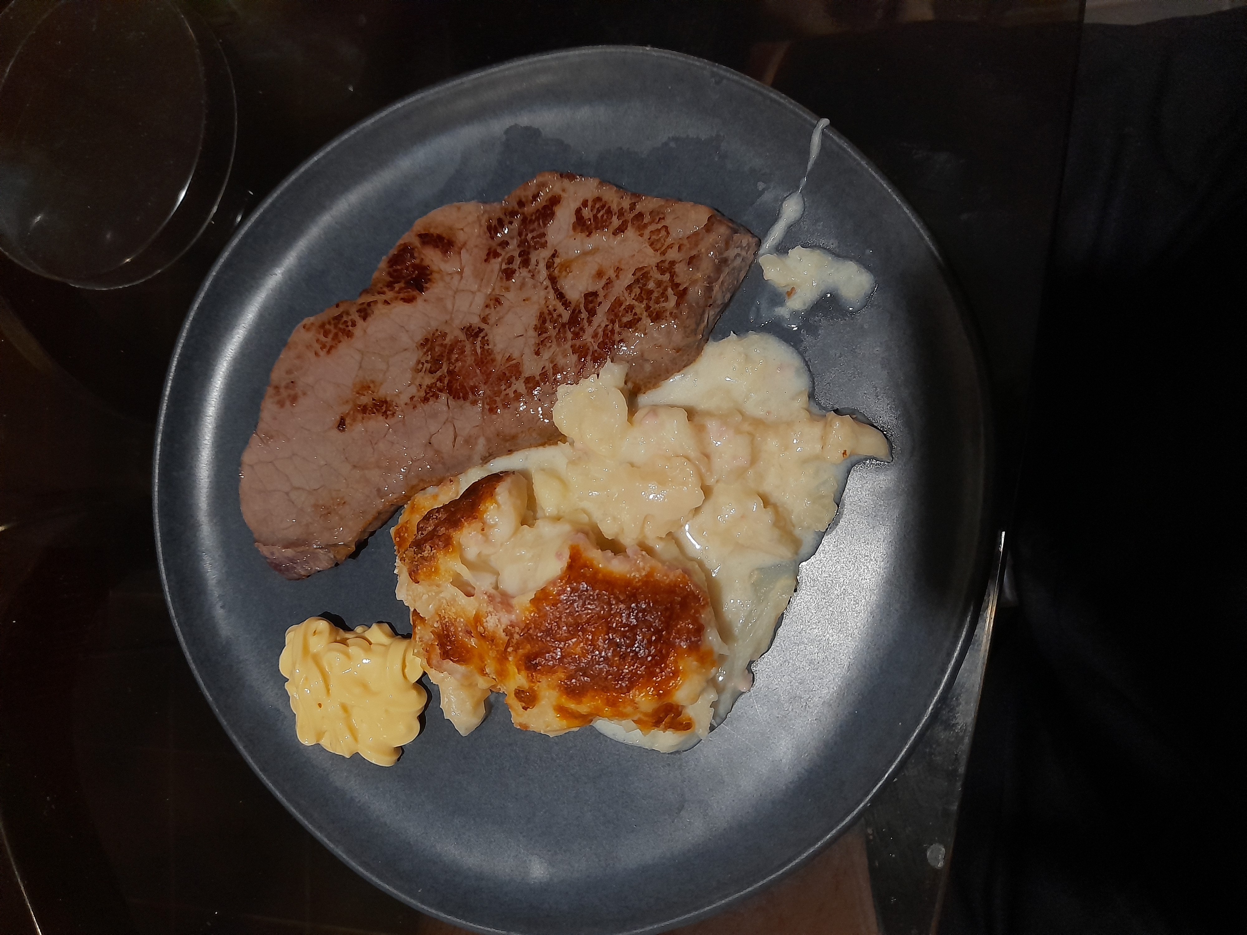 Steak et gratin de chou-fleur à la crème