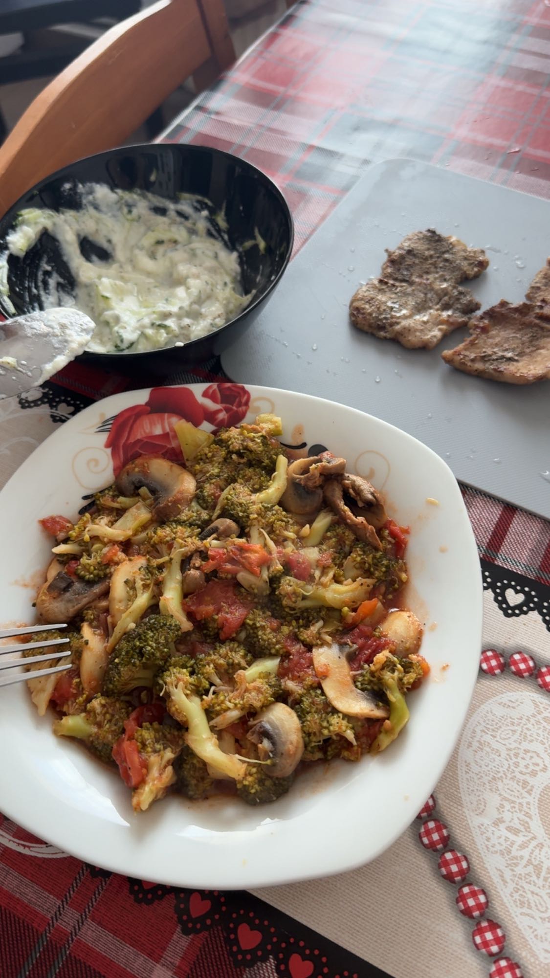 Legume cu carne și tzatziki