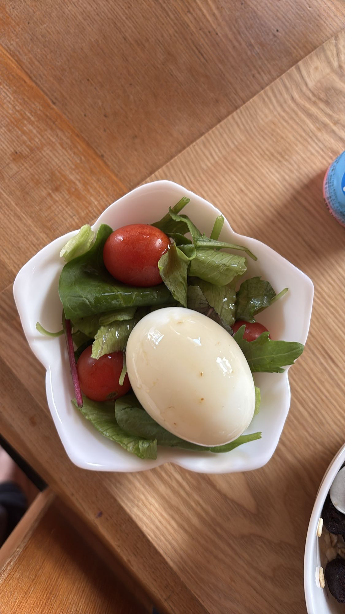 ゆで卵とサラダ