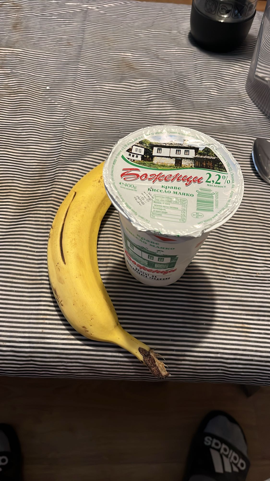 Банан с кисело мляко
