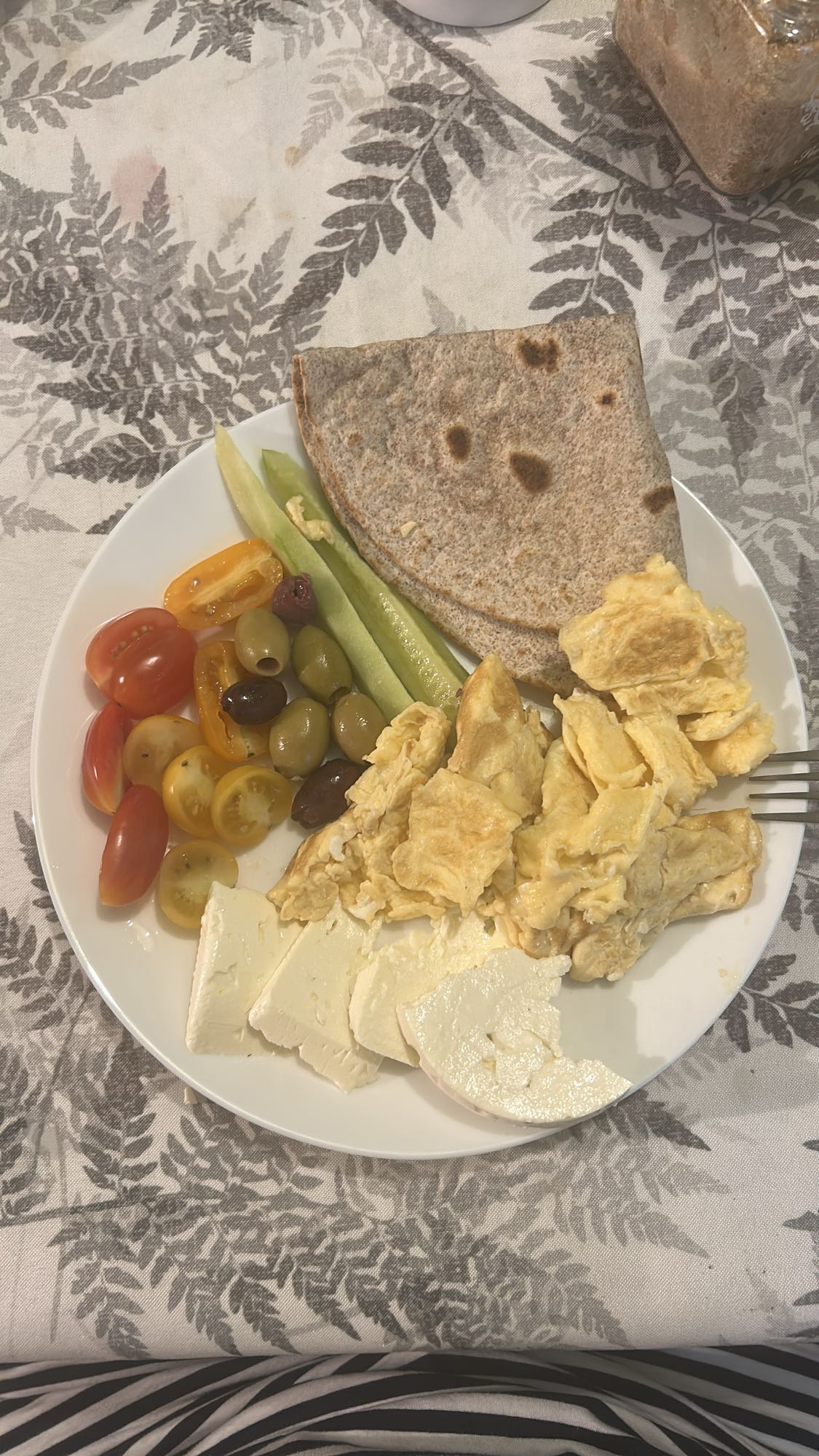 Mic dejun cu ouă și legume