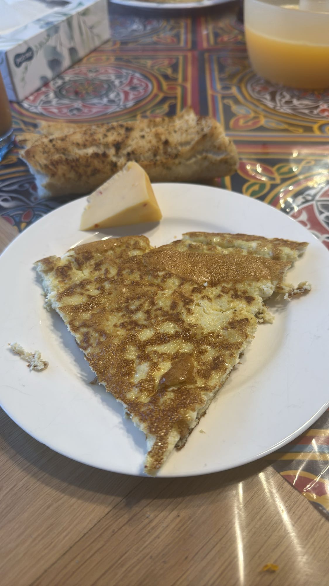 Omelette with bread and cheese