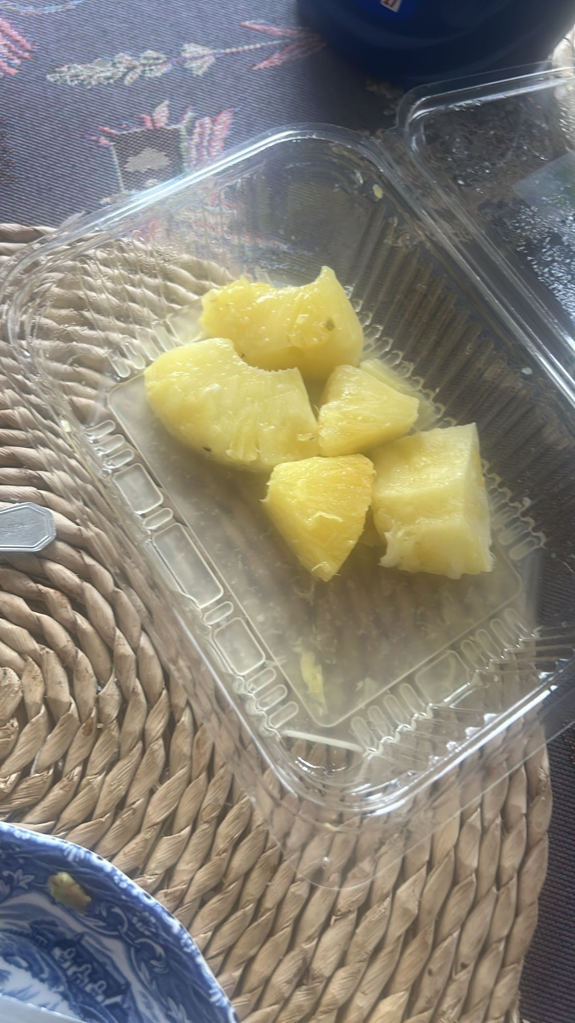 Fresh Pineapple Chunks