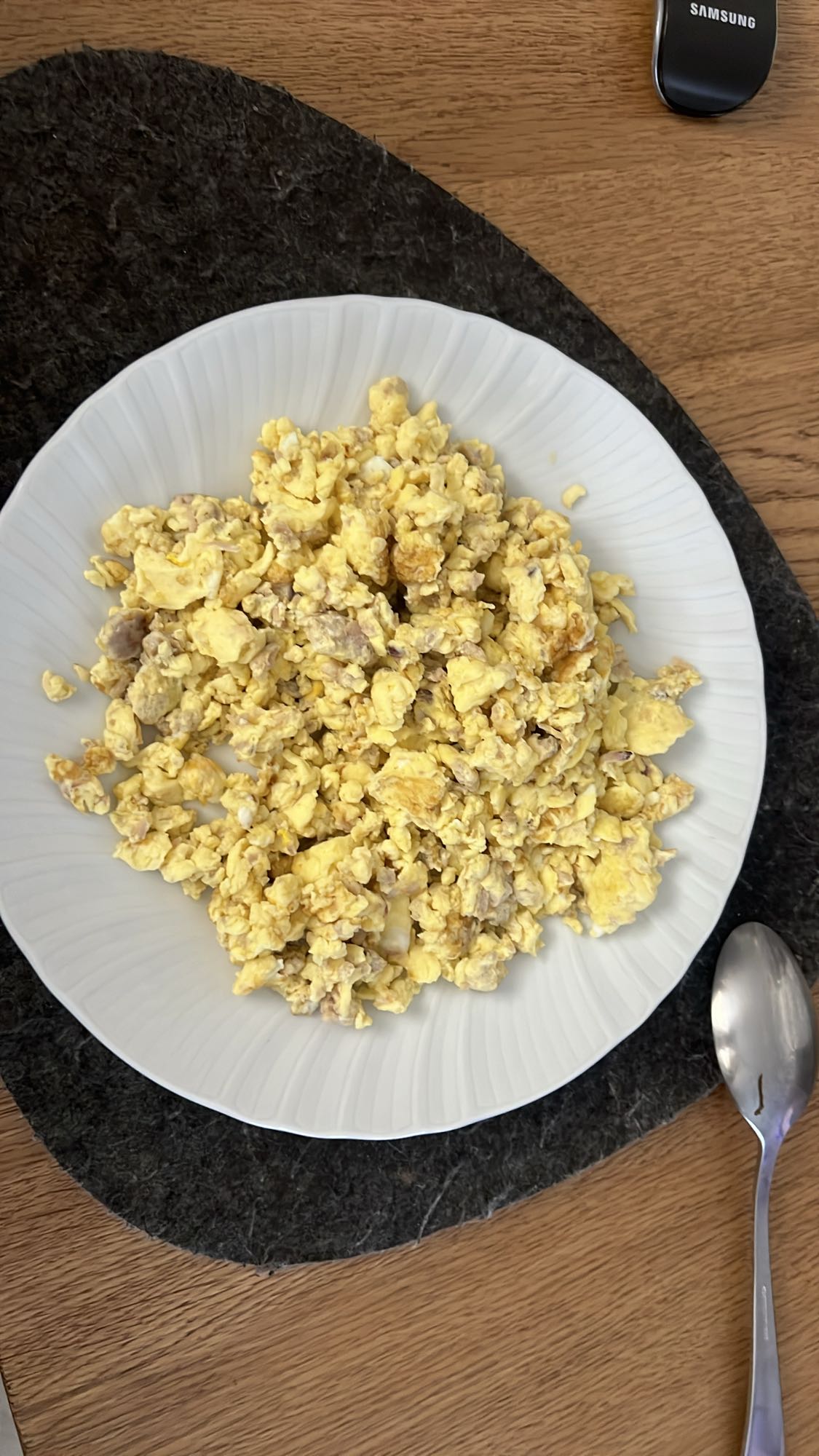 Scrambled eggs with meat