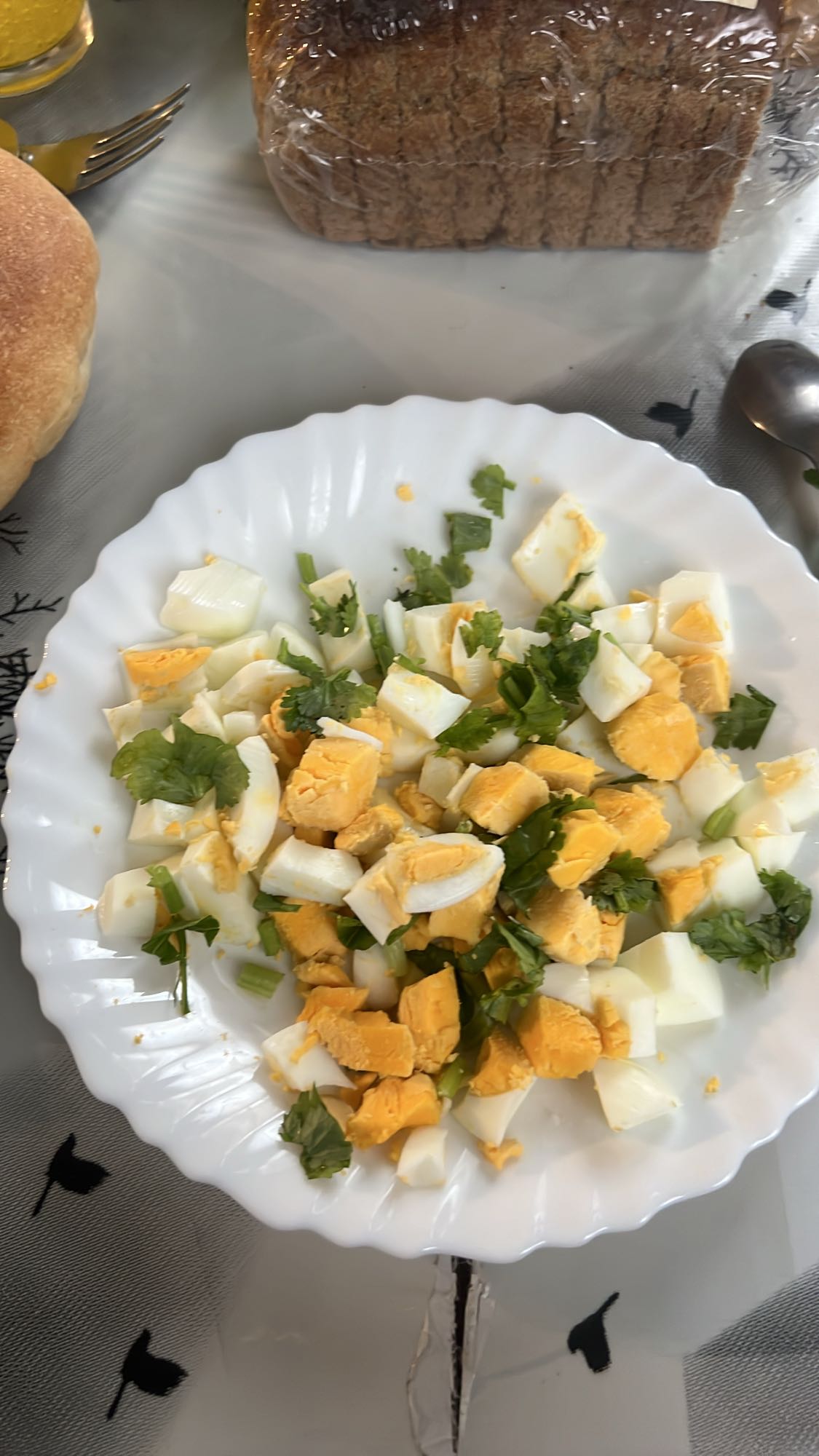 Салат с яйцом и зеленью