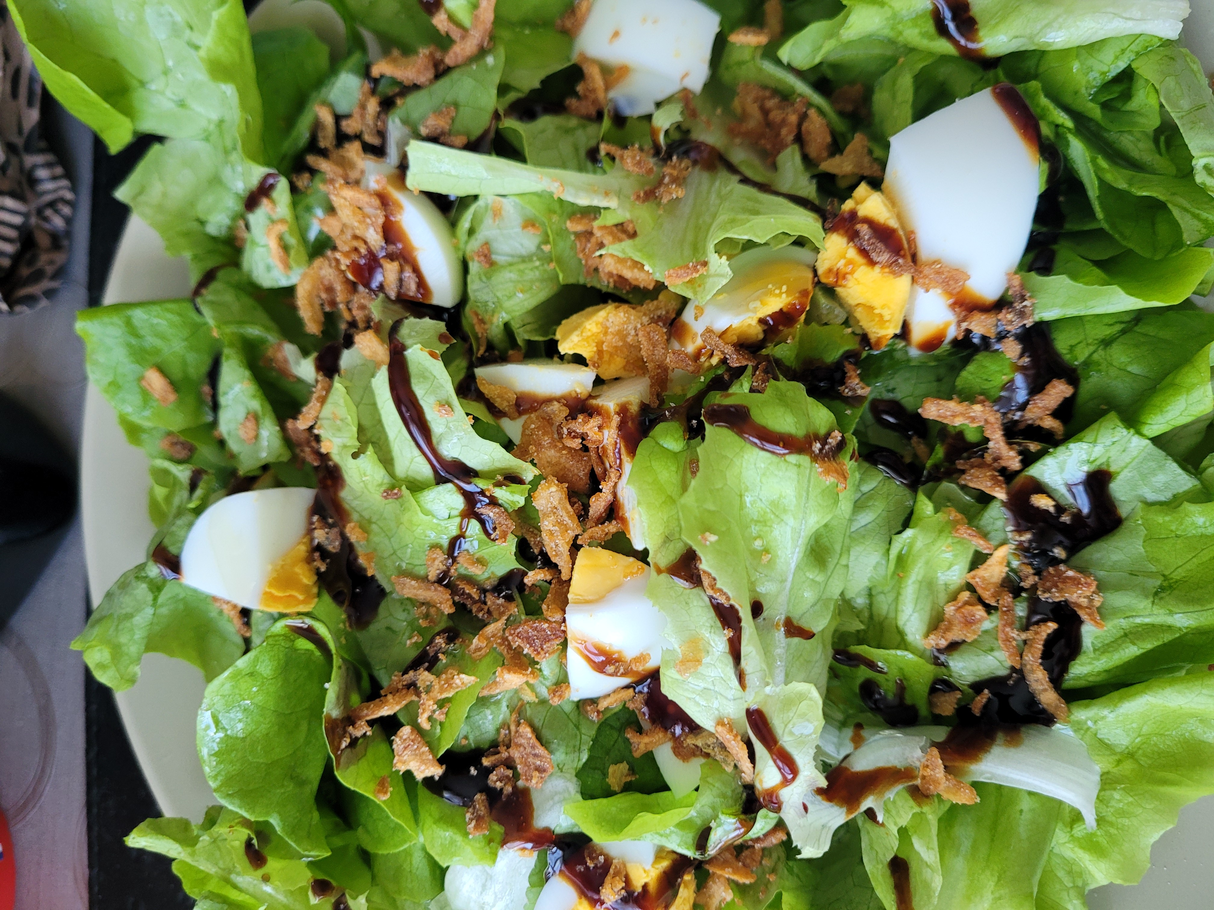 Salade œuf croquante