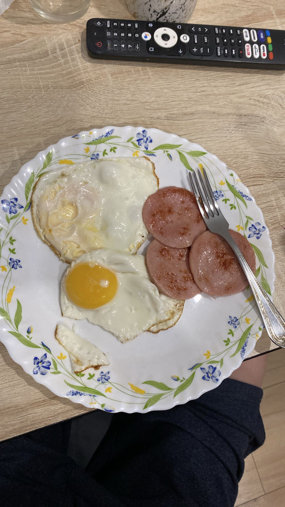 Яичница с колбасой