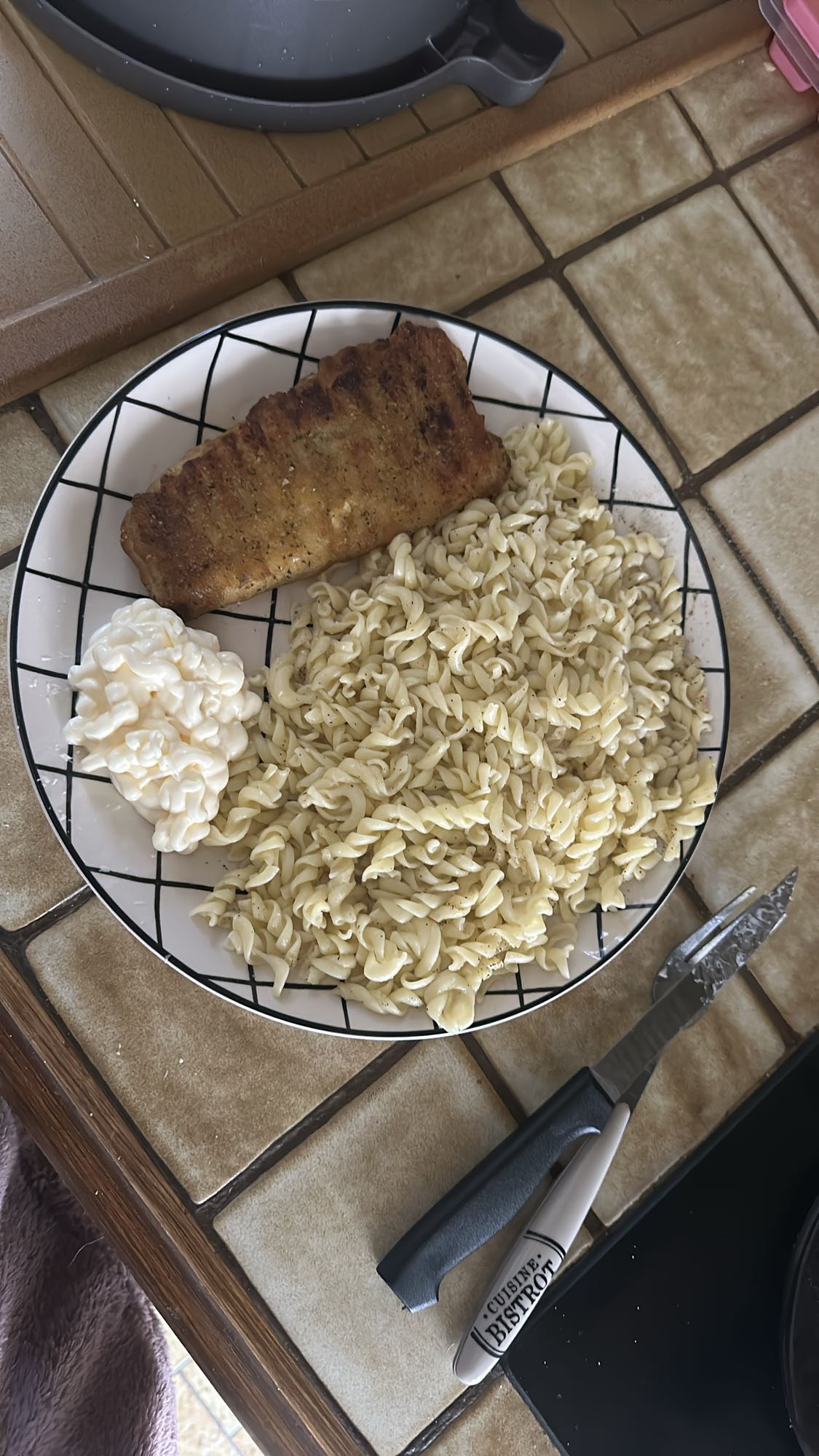 Pâtes, poisson pané, mayo