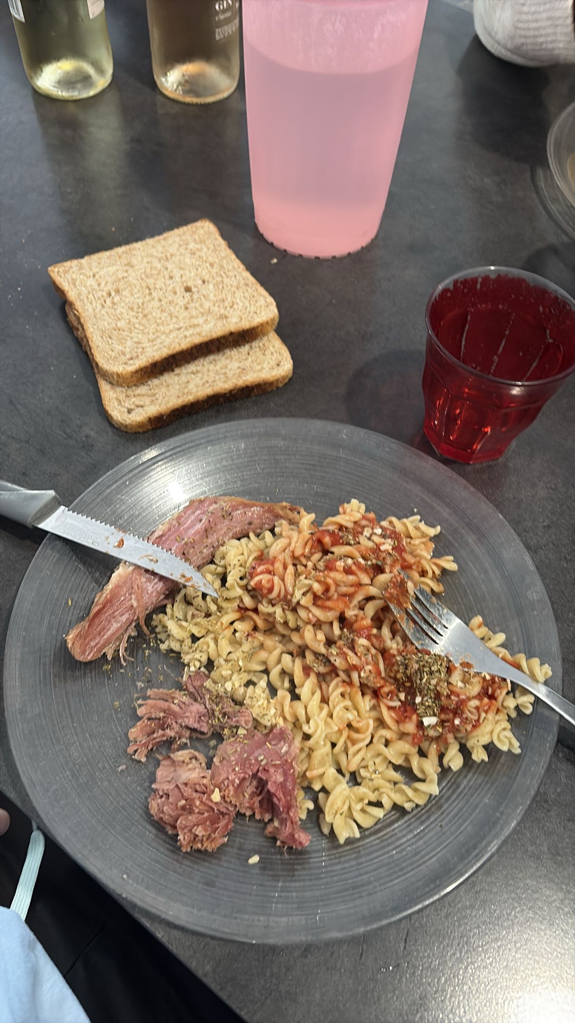 Pâtes, viande et pain complet