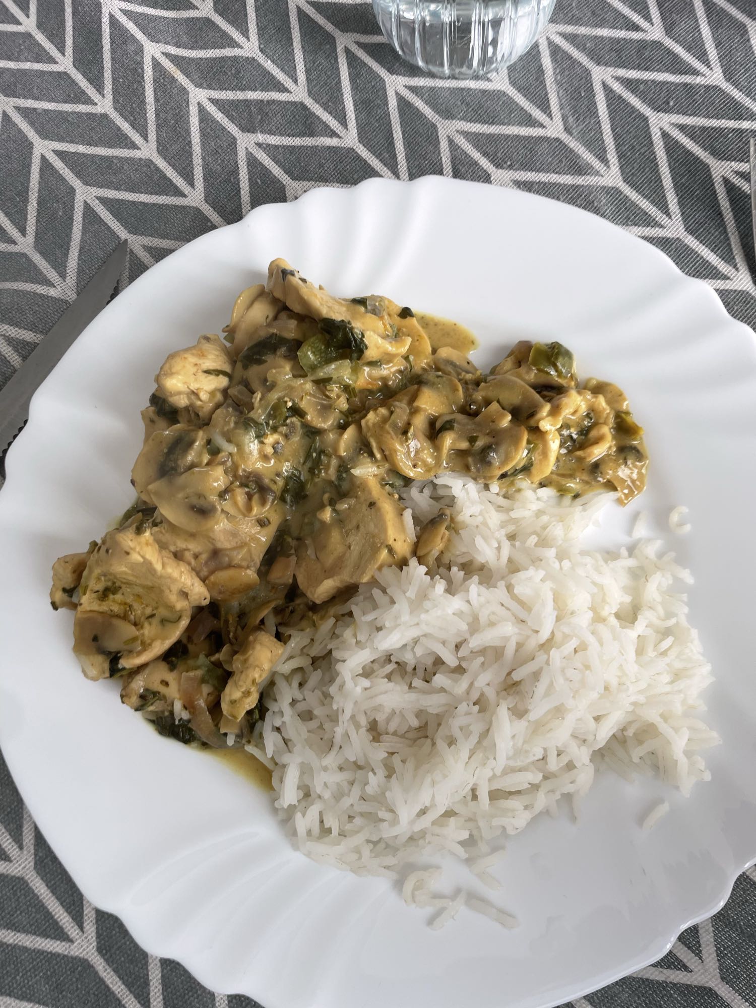 Poulet sauce champignons riz