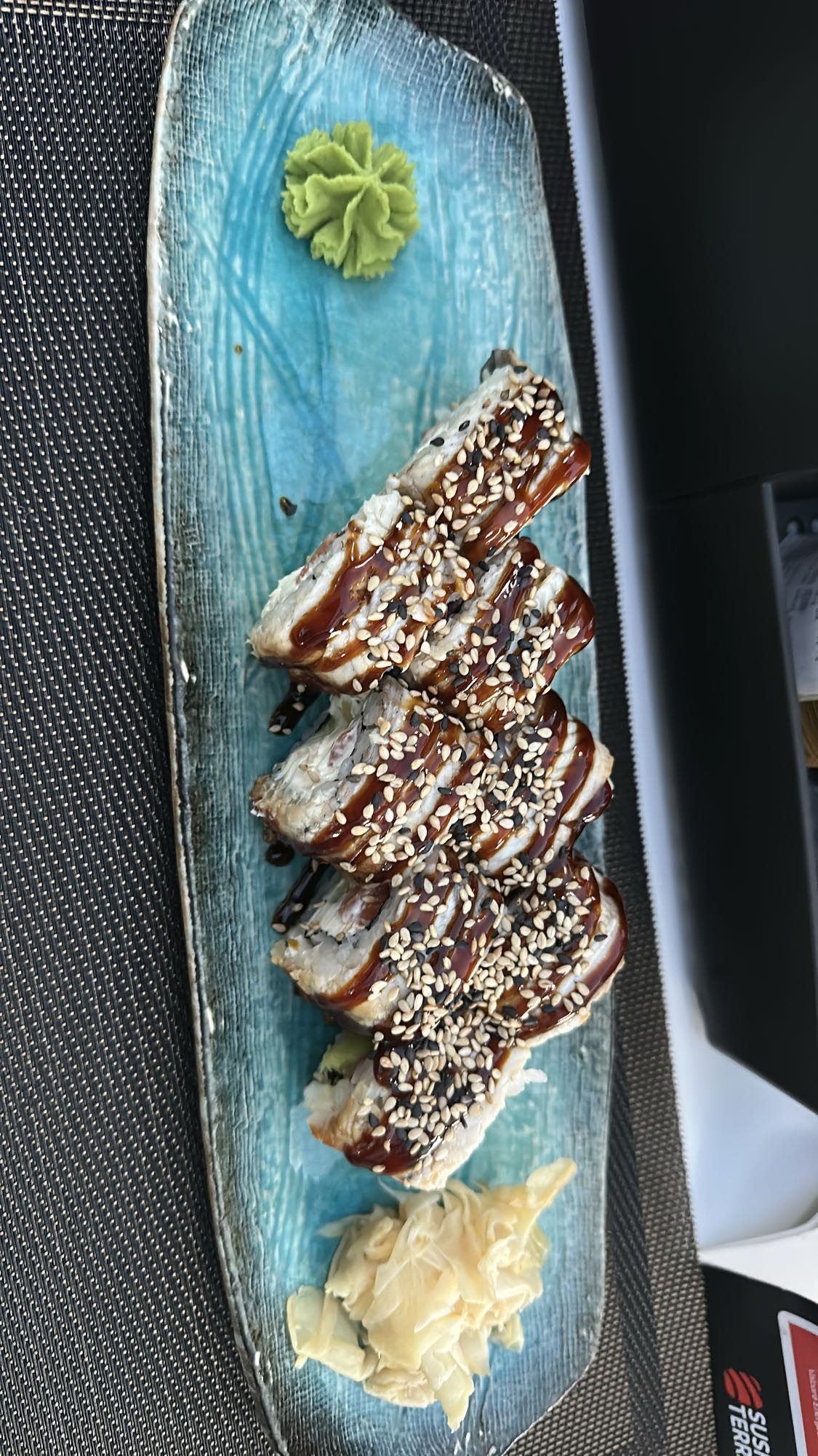 Sushi roll with sauce