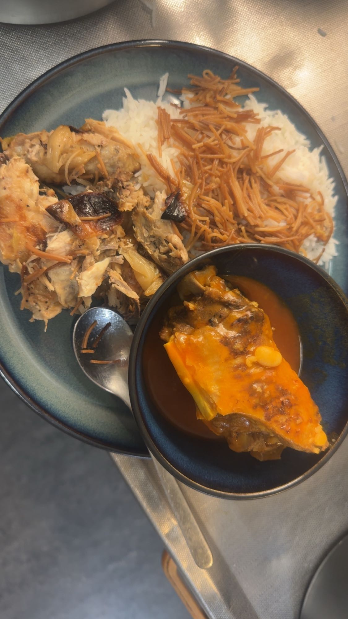 Kyckling med ris och dolma