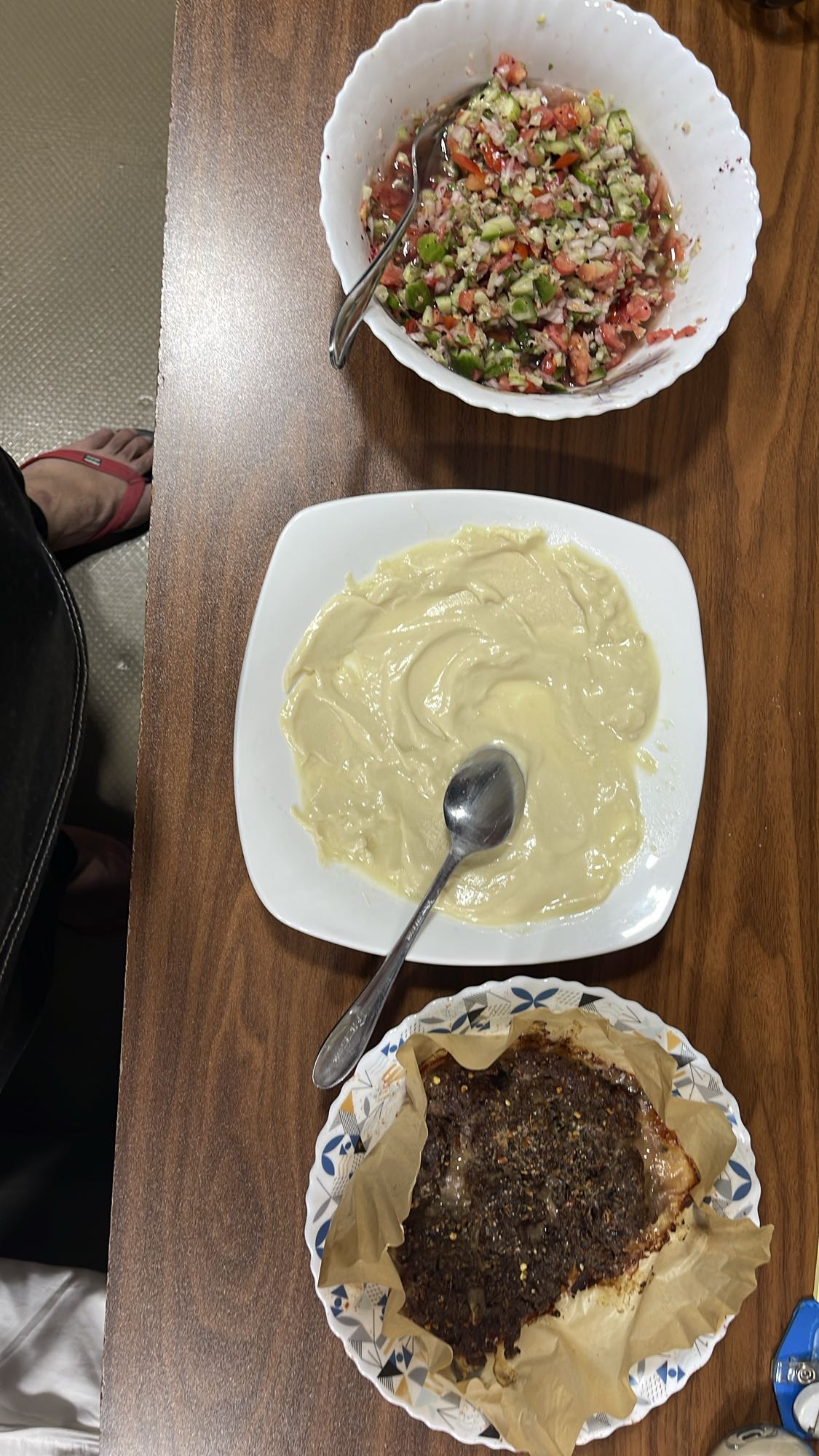 Salad, hummus & meat flatbread