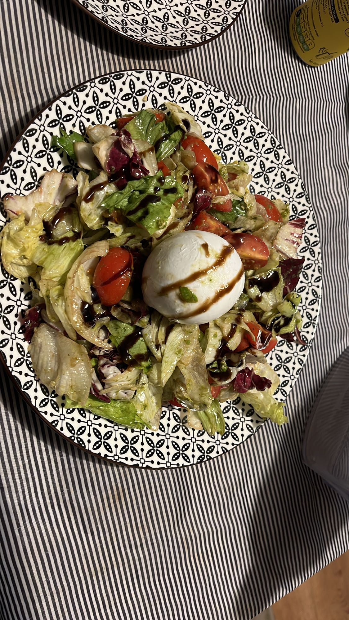 Салата с моцарела