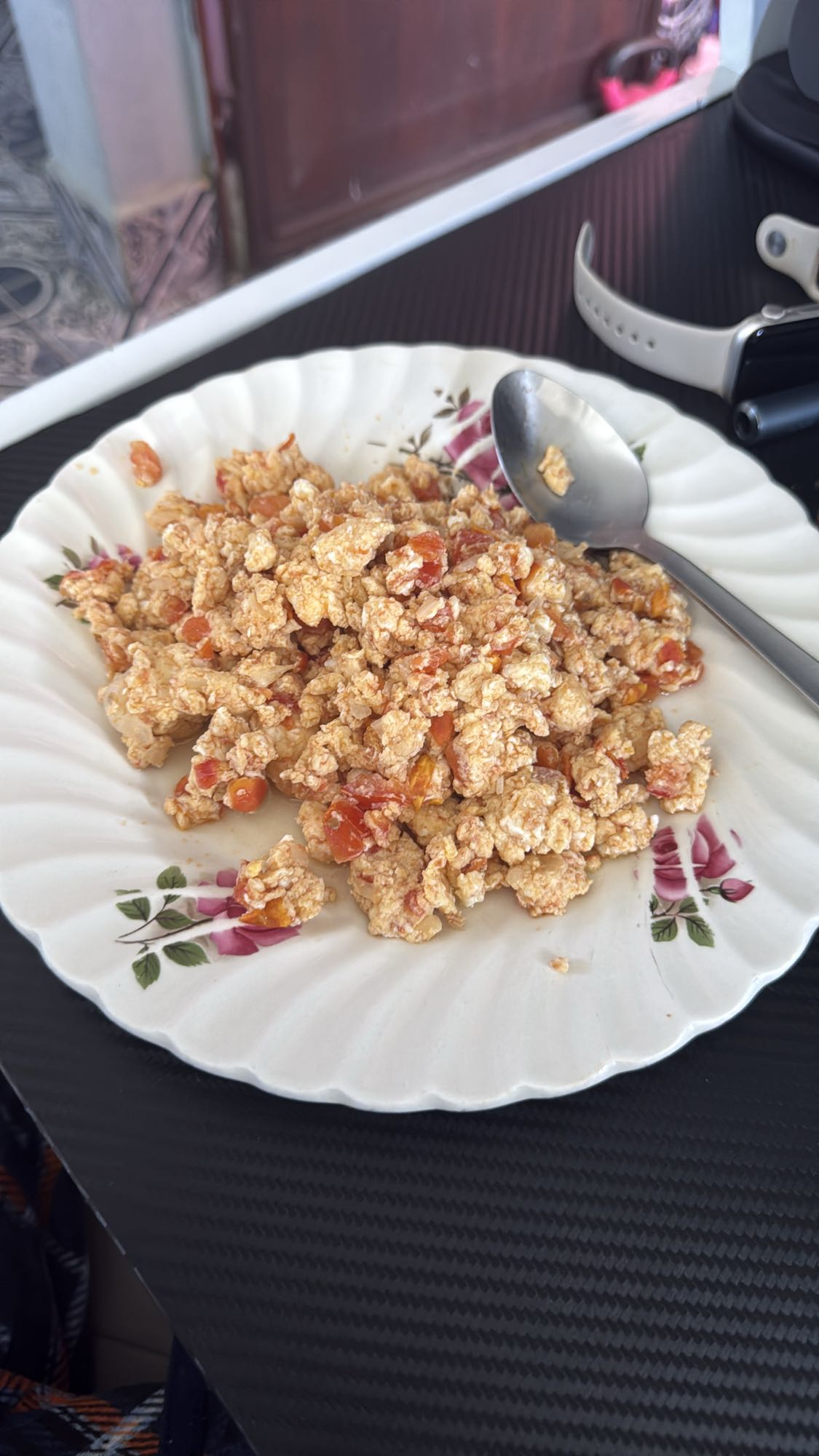 Scrambled eggs with tomato