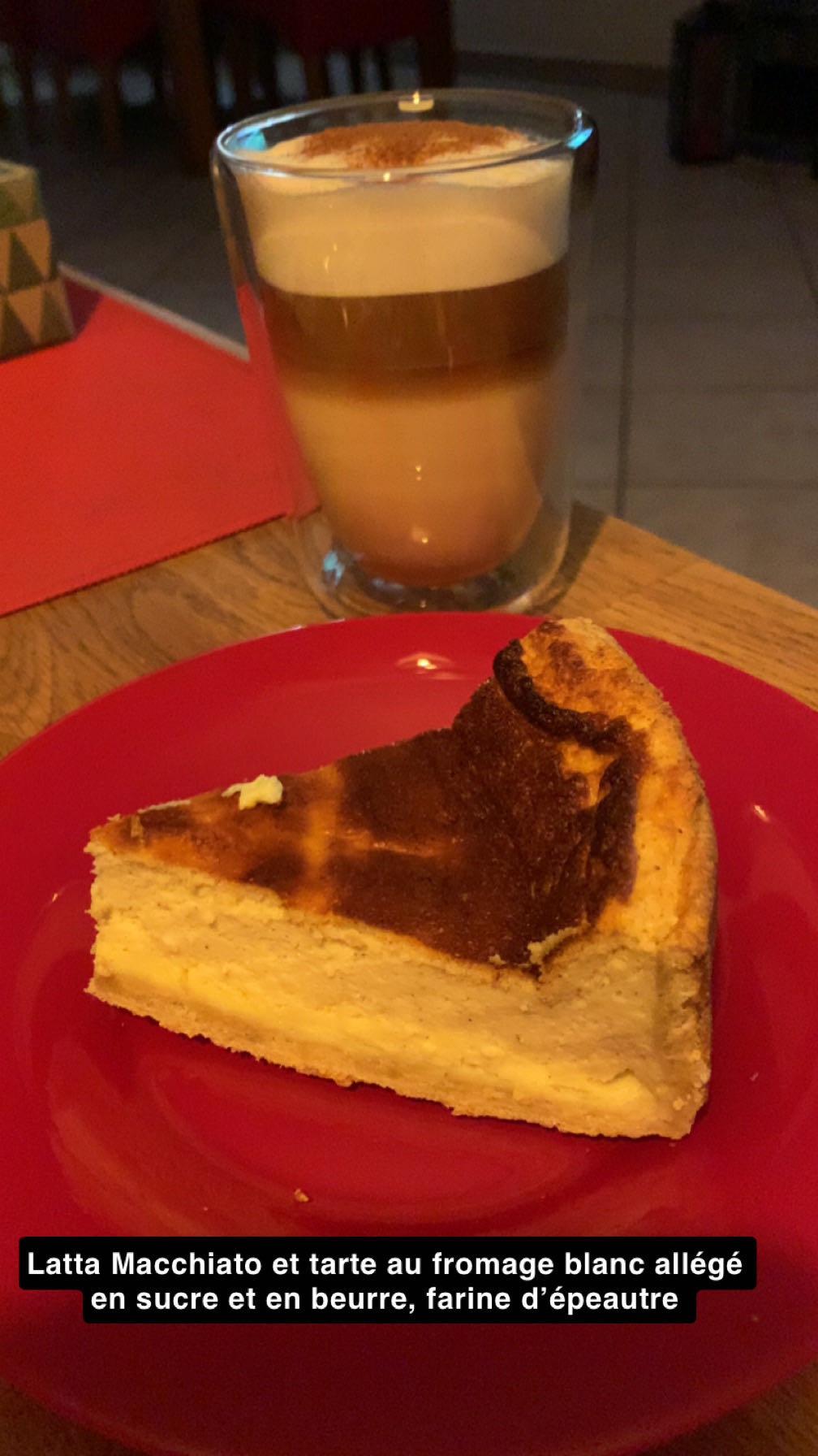 Latte macchiato et tarte fromage blanc