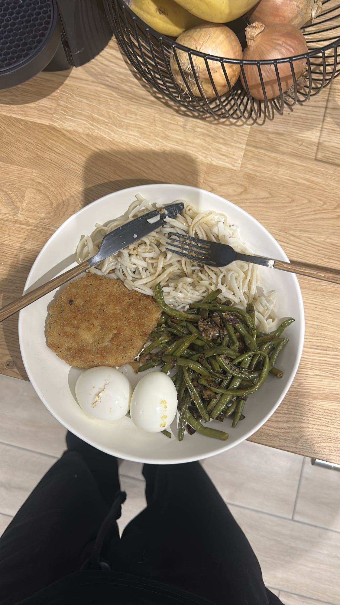 Assiette variée œufs haricots