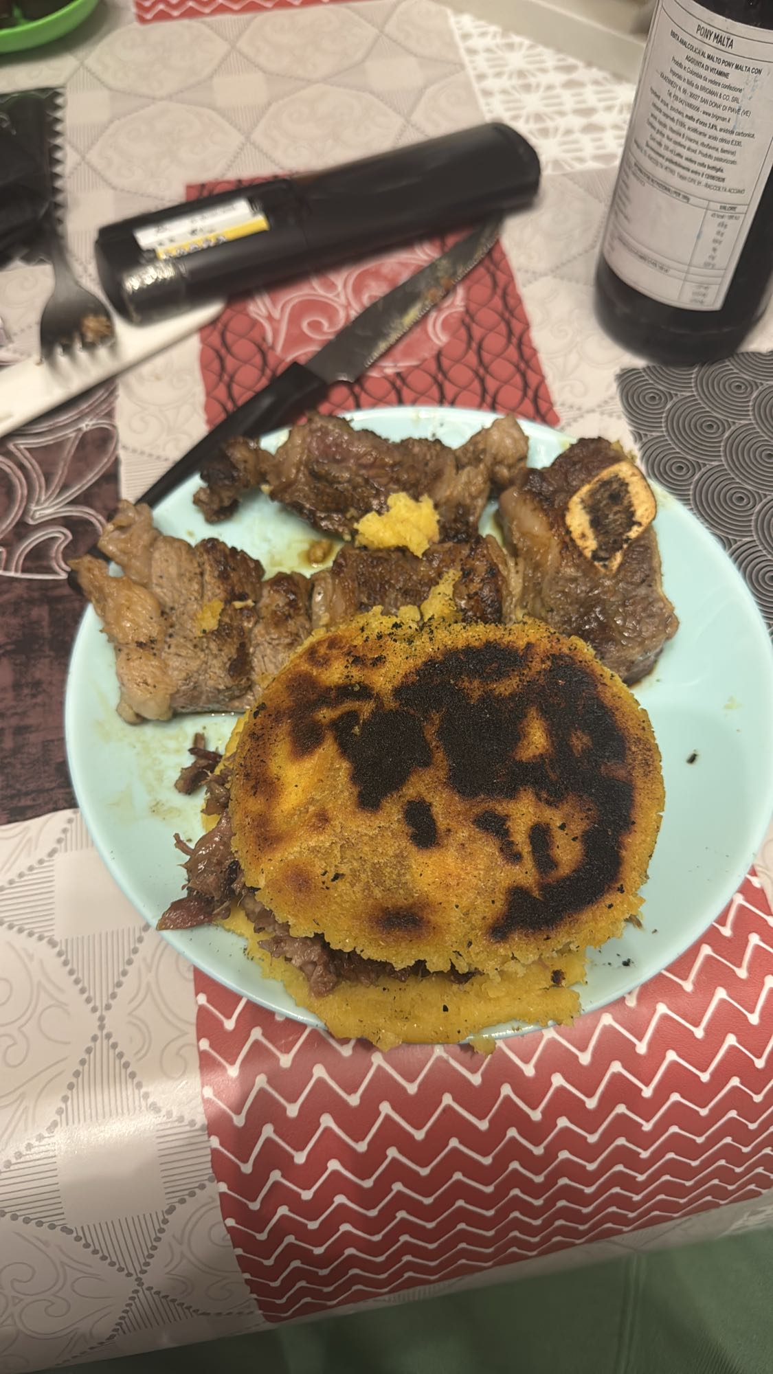 Arepa con carne asada