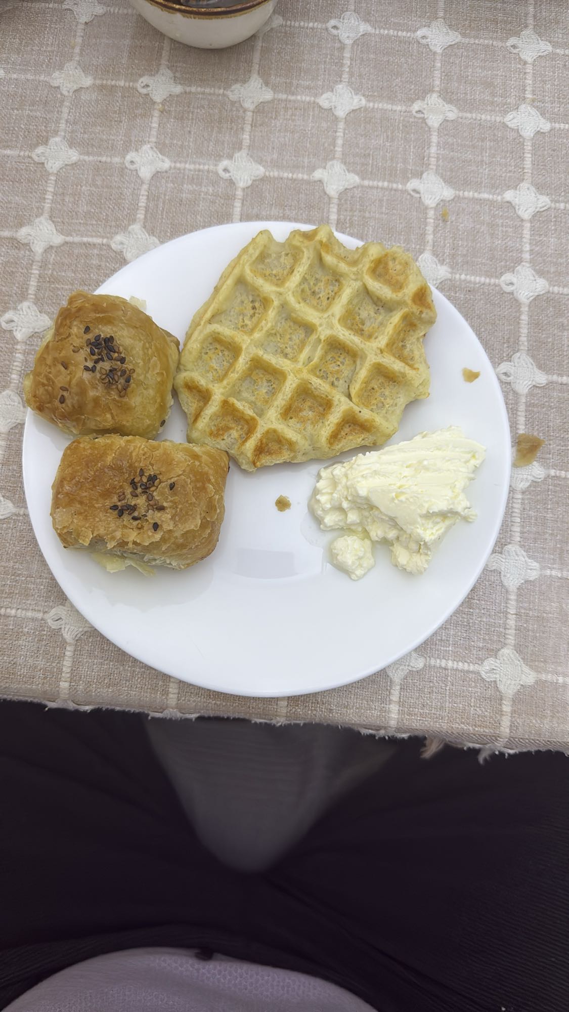 Вафля и выпечка с сыром