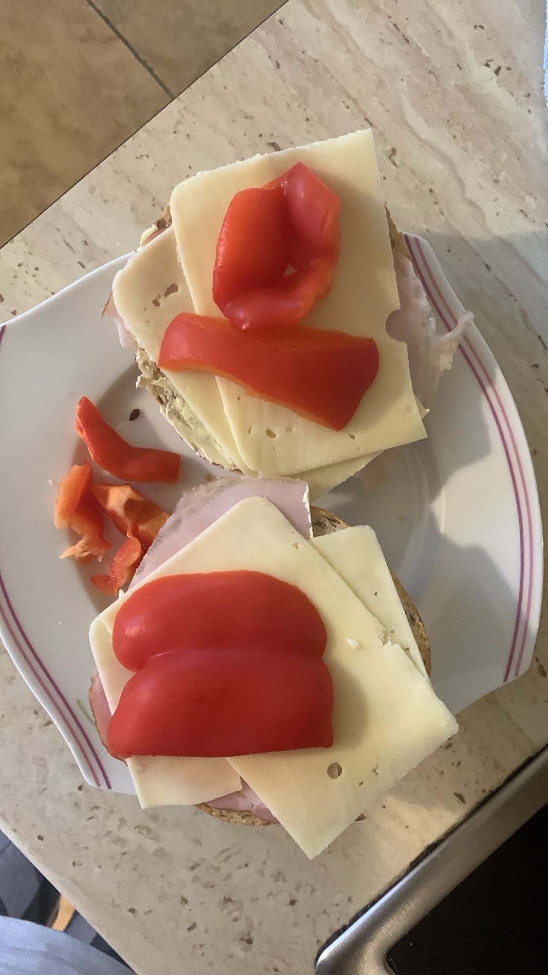 Kanapki z serem i papryką